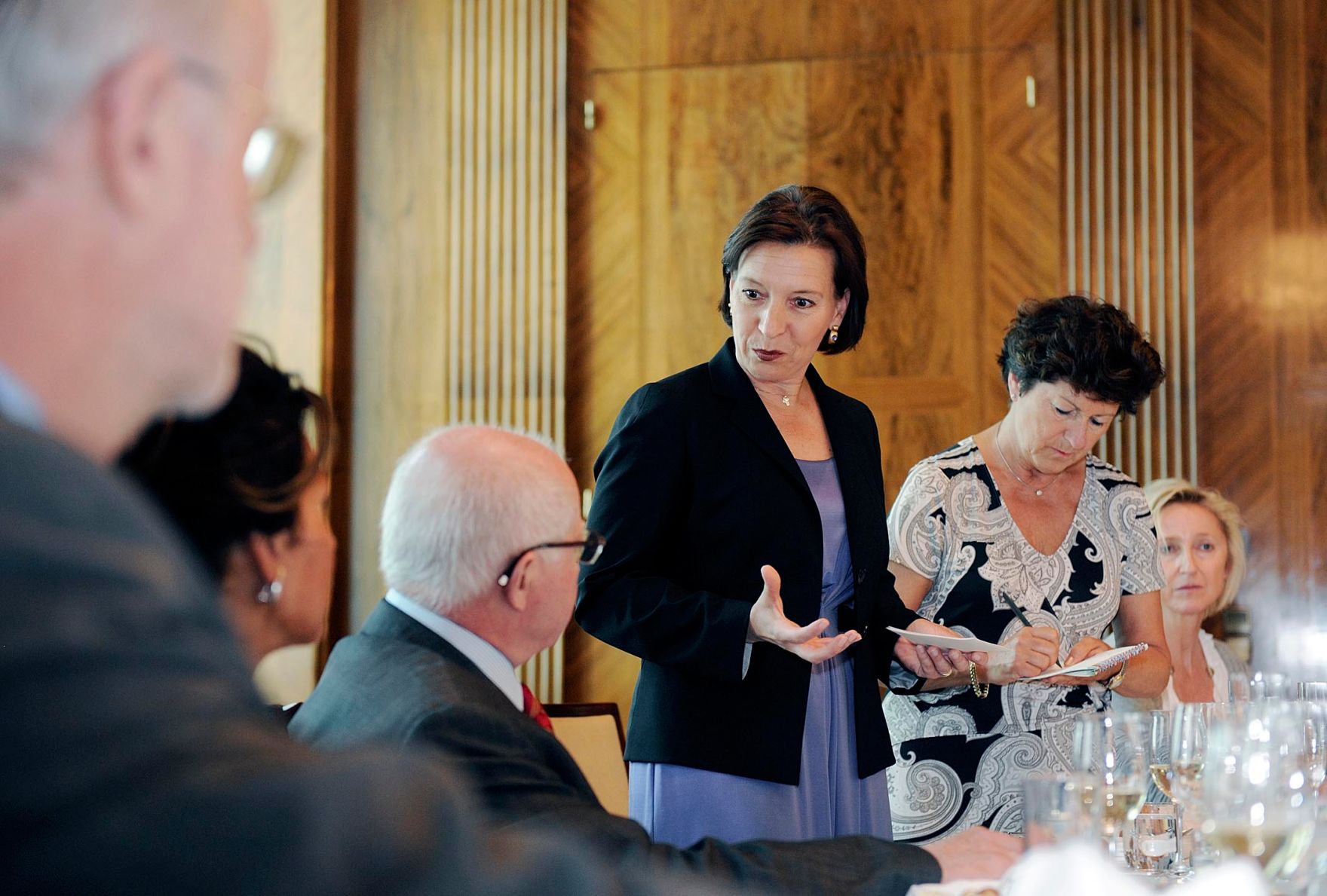 Bundesministerin f&uuml;r Frauenangelegenheiten und &Ouml;ffentlichen Dienst Gabriele Heinisch-Hosek empf&auml;ngt Delegation des Europ&auml;ischen Gerichtshofes.