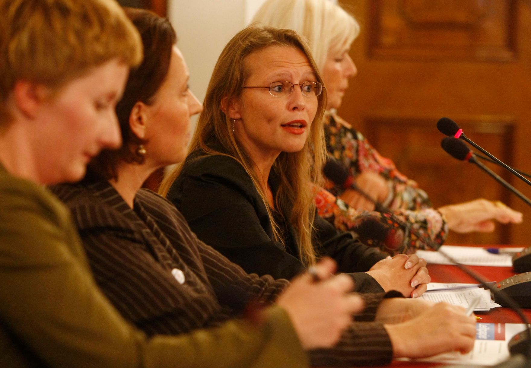 Am 28. September 2009 lud Bundesministerin f&uuml;r Frauenangelegenheiten und &Ouml;ffentlichen Dienst Gabriele Heinisch-Hosek zur Podiumsdiskussion &quot;Equal Pay Day&quot; ins Palais Dietrichstein. Im Bild (v.l. n.r.) Barbara Toth, Gabriele Heinisch-Hosek, Beatrix Karl, Elfriede Hammerl
