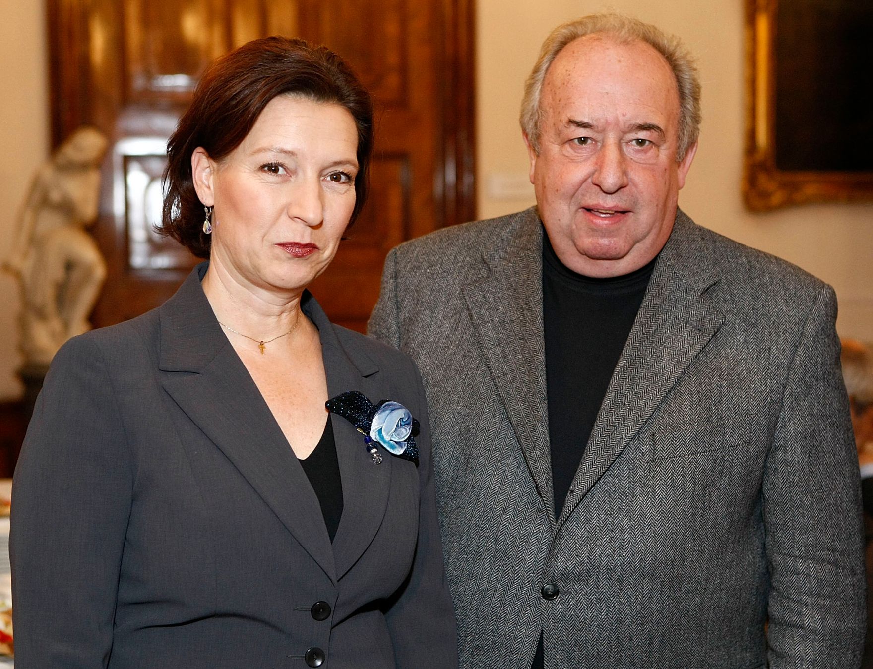 Am 02. November 2009 starteten die Beamtengehaltsverhandlungen im B&uuml;ro der Bundesministerin f&uuml;r Frauenangelegenheiten und &Ouml;ffentlichen Dienst. Im Bild Bundesministerin Gabriele Heinisch-Hosek mit dem Zweiten Nationalratspr&auml;sidenten Fritz Neugebauer.