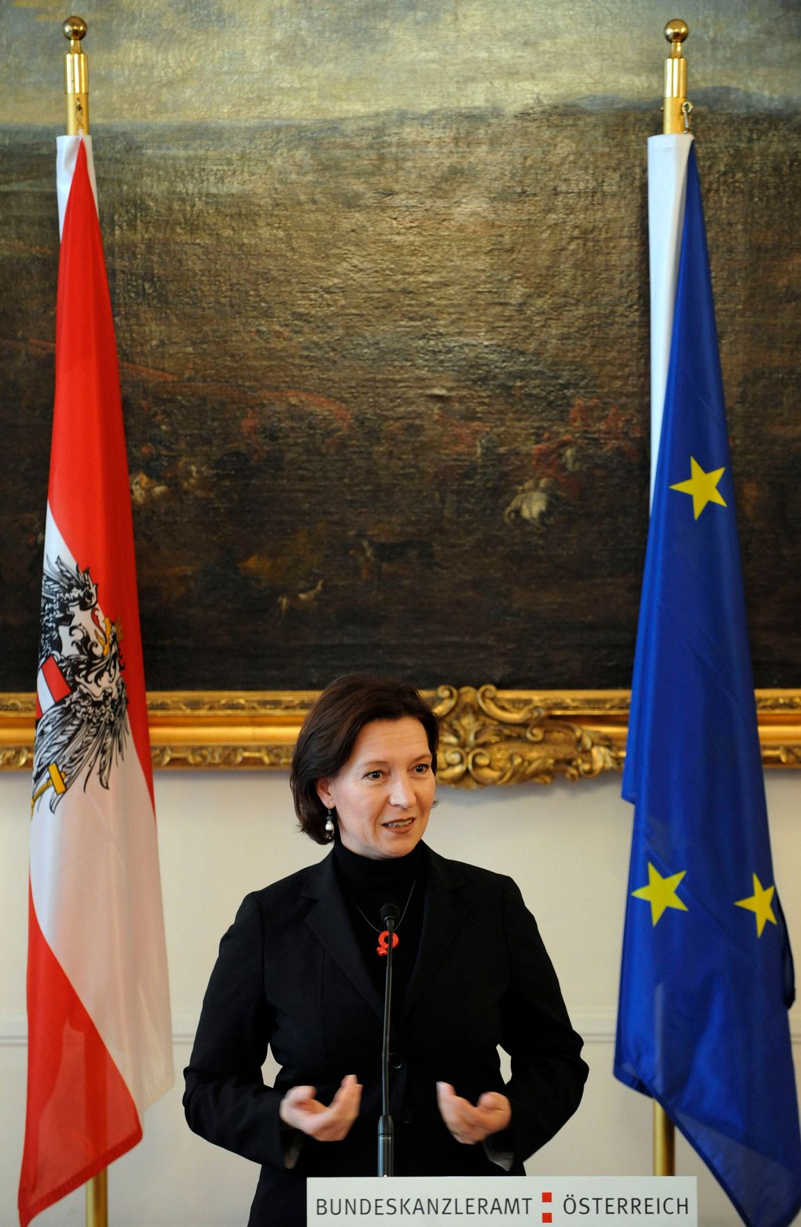 Am 21. Oktober 2009 &uuml;berreichte die Bundesministerin f&uuml;r Frauenangelegenheiten und &Ouml;ffentlichen Dienst Gabriele Heinisch-Hosek (im Bild) das ISO 9001 Zertifikat an den Asylgerichtshof.