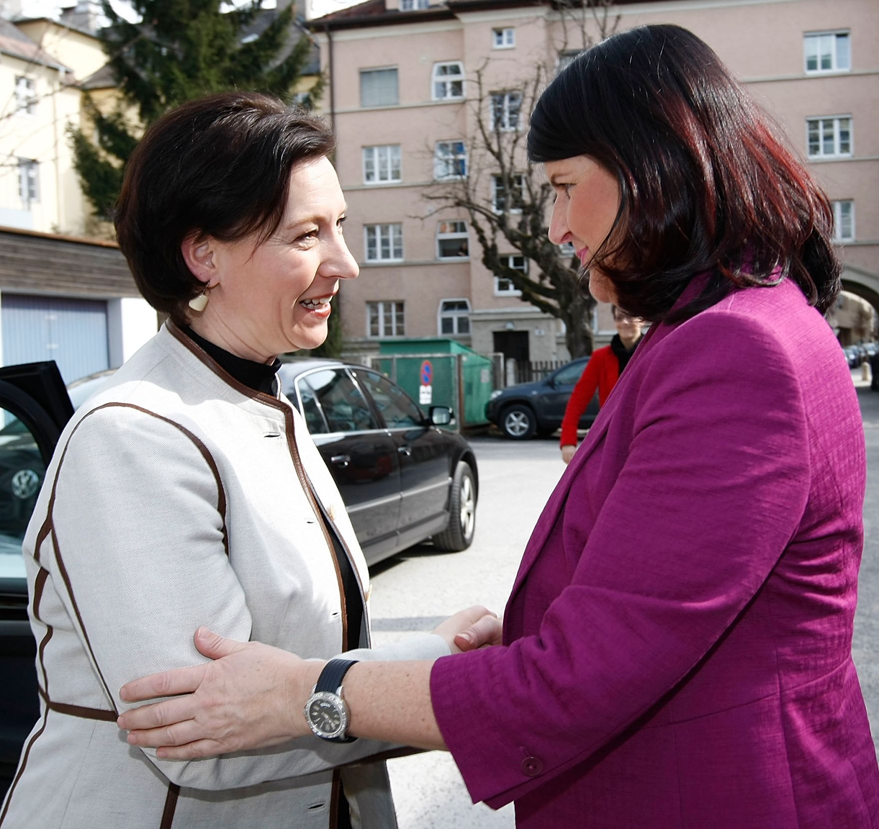 Am 19. M&auml;rz 2010 startete die Bundesministerin f&uuml;r Frauenangelegenheiten und &Ouml;ffentlichen Dienst, Gabriele Heinisch-Hosek im Rahmen eines Bundesl&auml;ndertags in Salzburg, die Dialogtour f&uuml;r ein besseres Zusammenleben zwischen &Ouml;sterreicherInnen und MigrantInnen. Rechts im Bild Salzburgs Landeshauptfrau Gabi Burgstaller.