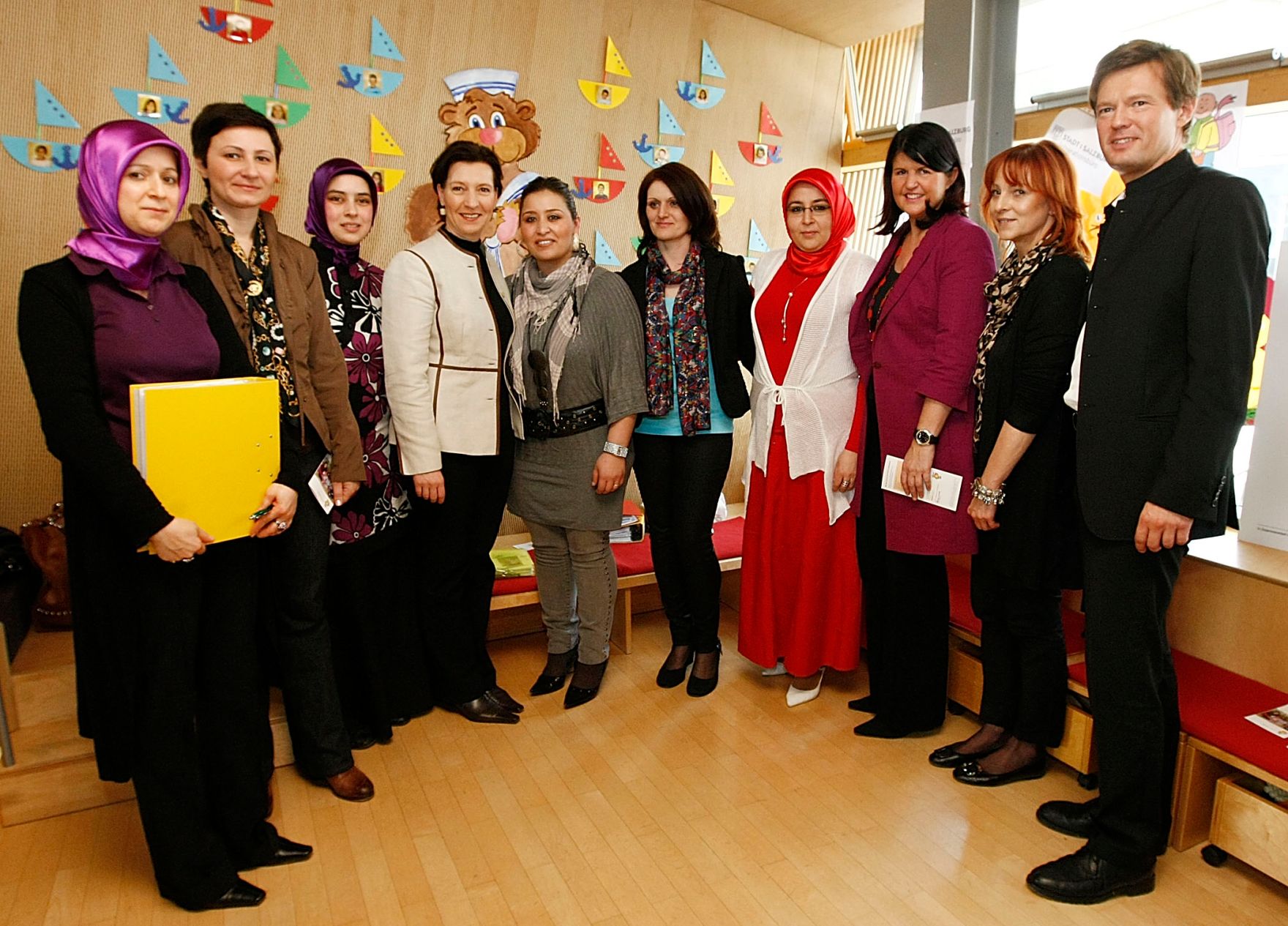 Am 19. M&auml;rz 2010 startete die Bundesministerin f&uuml;r Frauenangelegenheiten und &Ouml;ffentlichen Dienst, Gabriele Heinisch-Hosek im Rahmen eines Bundesl&auml;ndertags in Salzburg, die Dialogtour f&uuml;r ein besseres Zusammenleben zwischen &Ouml;sterreicherInnen und MigrantInnen.