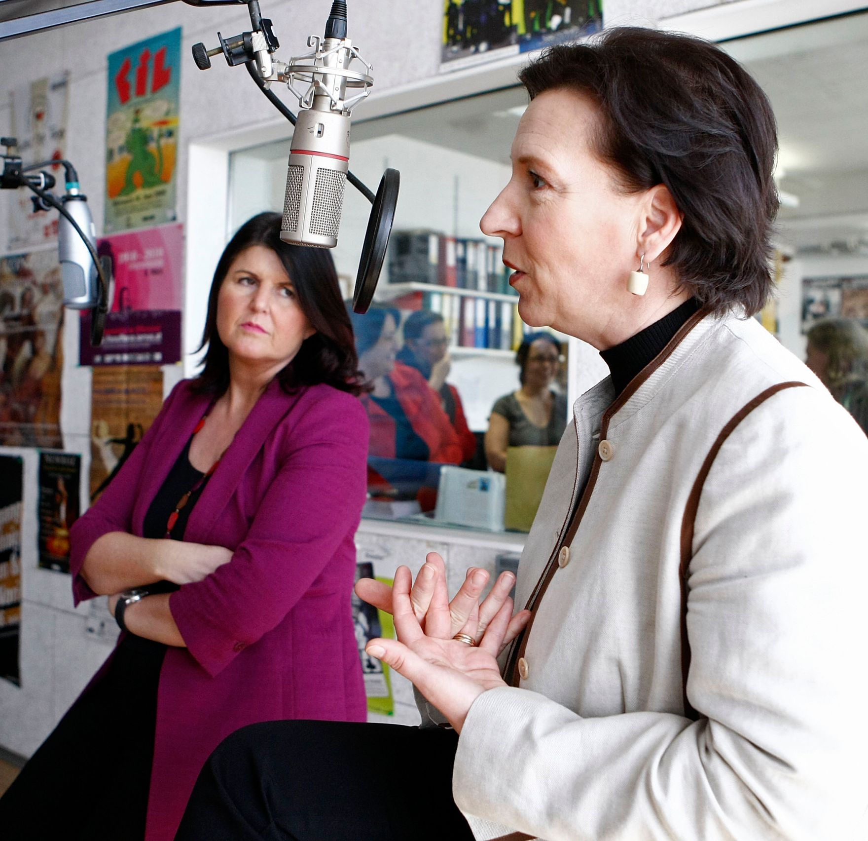 Am 19. M&auml;rz 2010 startete die Bundesministerin f&uuml;r Frauenangelegenheiten und &Ouml;ffentlichen Dienst, Gabriele Heinisch-Hosek im Rahmen eines Bundesl&auml;ndertags in Salzburg, die Dialogtour f&uuml;r ein besseres Zusammenleben zwischen &Ouml;sterreicherInnen und MigrantInnen. Links im Bild Salzburgs Landeshauptfrau Gabi Burgstaller.