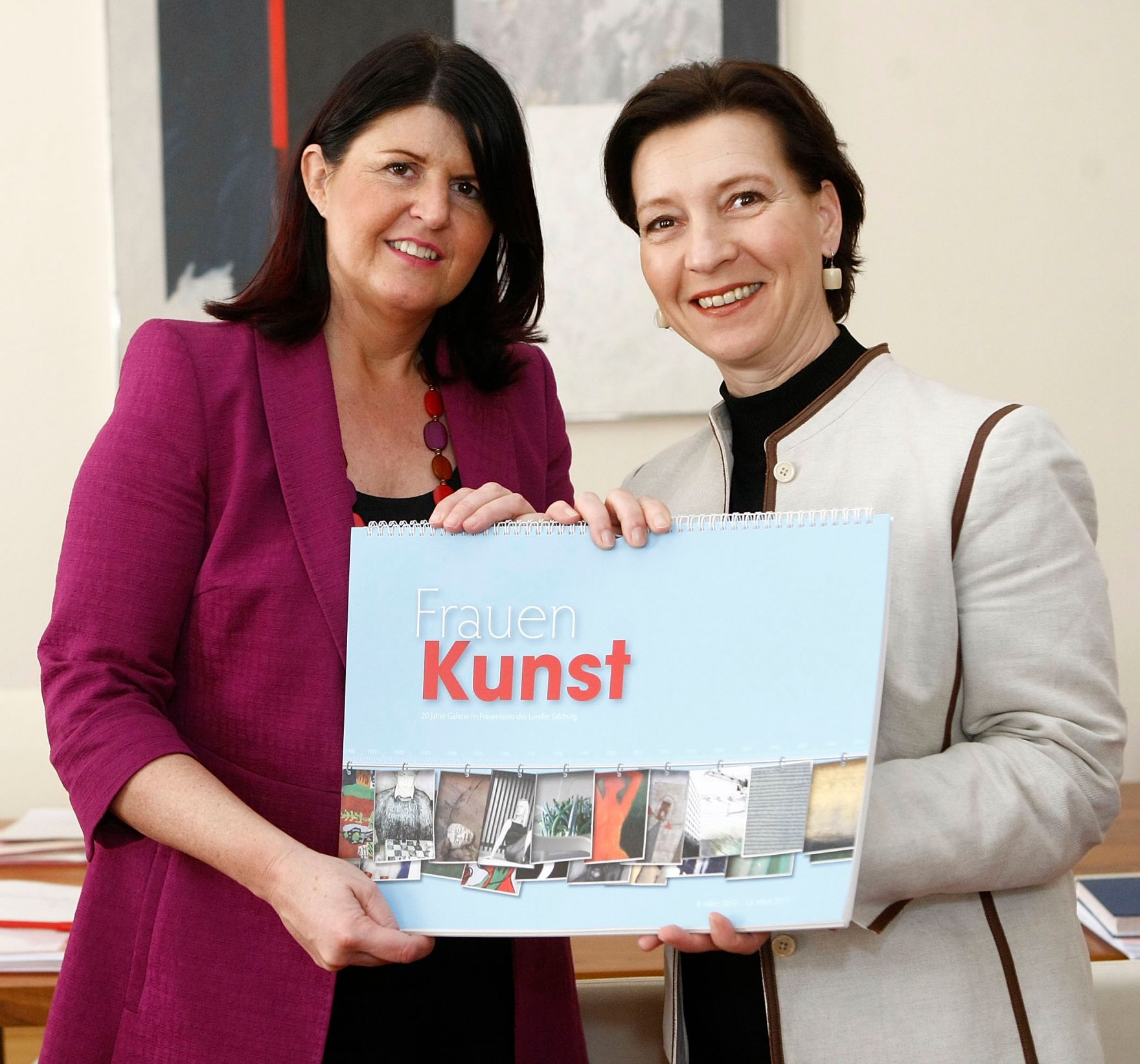 Am 19. M&auml;rz 2010 startete die Bundesministerin f&uuml;r Frauenangelegenheiten und &Ouml;ffentlichen Dienst, Gabriele Heinisch-Hosek im Rahmen eines Bundesl&auml;ndertags in Salzburg, die Dialogtour f&uuml;r ein besseres Zusammenleben zwischen &Ouml;sterreicherInnen und MigrantInnen. Links im Bild Salzburgs Landeshauptfrau Gabi Burgstaller.