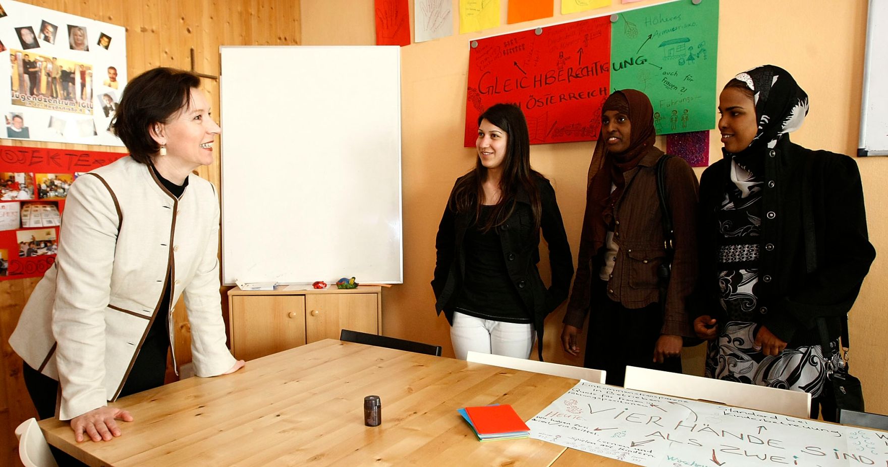 Am 19. M&auml;rz 2010 startete die Bundesministerin f&uuml;r Frauenangelegenheiten und &Ouml;ffentlichen Dienst, Gabriele Heinisch-Hosek im Rahmen eines Bundesl&auml;ndertags in Salzburg, die Dialogtour f&uuml;r ein besseres Zusammenleben zwischen &Ouml;sterreicherInnen und MigrantInnen.