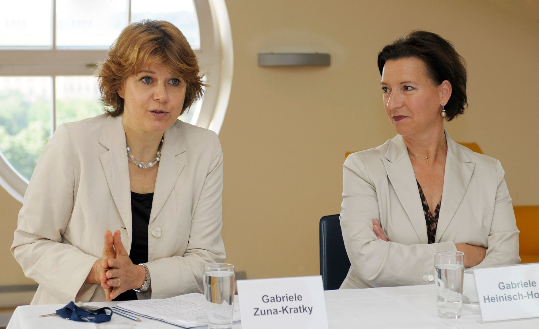 Am 26. August 2010 besuchte die Frauenministerin das Technische Museum Wien. Im Bild Bundesministerin Gabriele Heinisch-Hosek (R) mit der Museumsdirektorin Gabriele Zuna-Kratky (L).