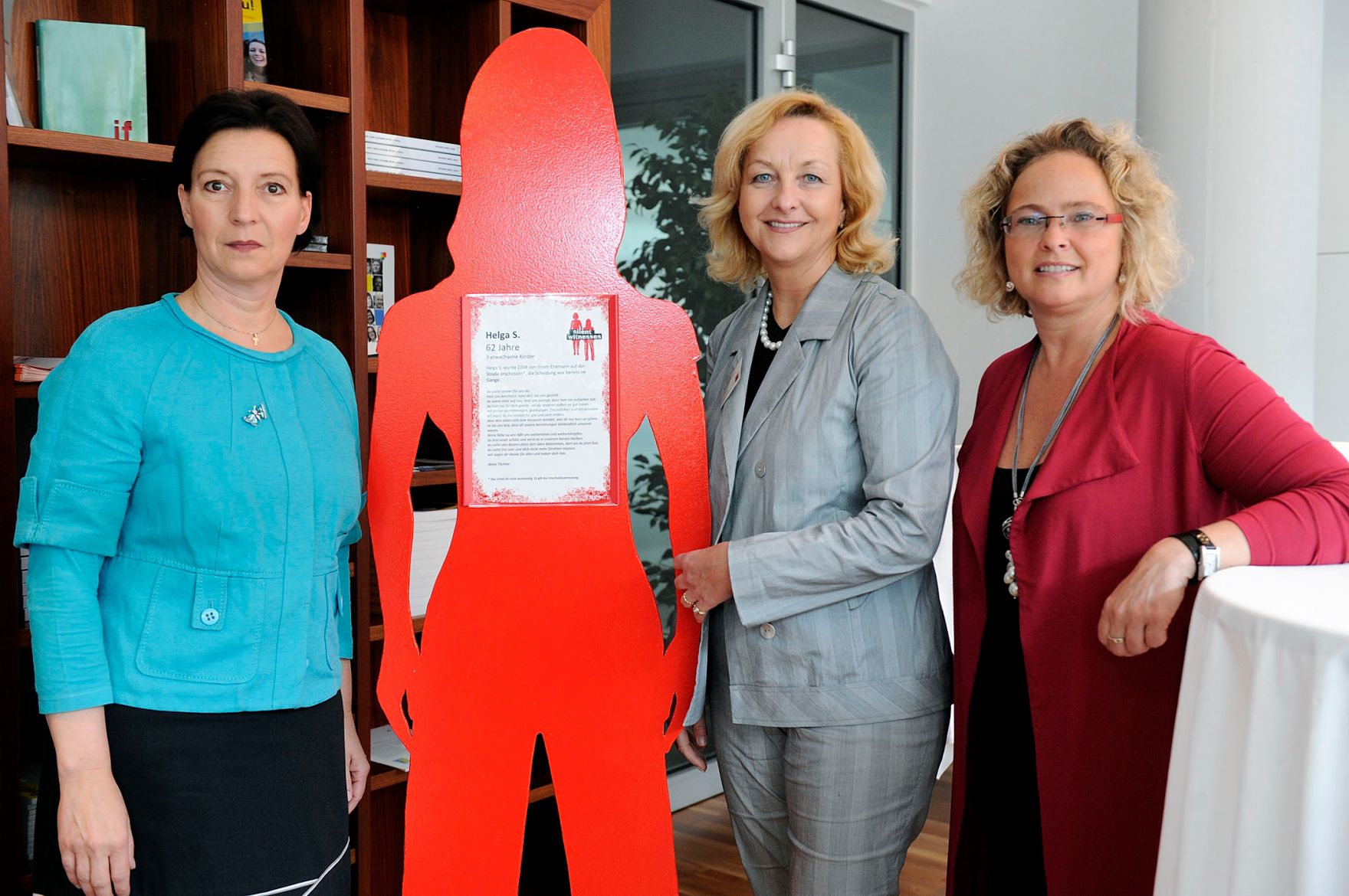 Frauenministerin Gabriele Heinisch-Hosek, Innenministerin Maria Fekter und Justizministerin Claudia Bandion-Ortner (v.L.n.R.) bei der 15. Internationalen Netzwerktagung der Interventionsstellen und Interventionsprojekte gegen Gewalt an Frauen und ihren Kindern im Haus der Europ&auml;ischen Union in Wien.