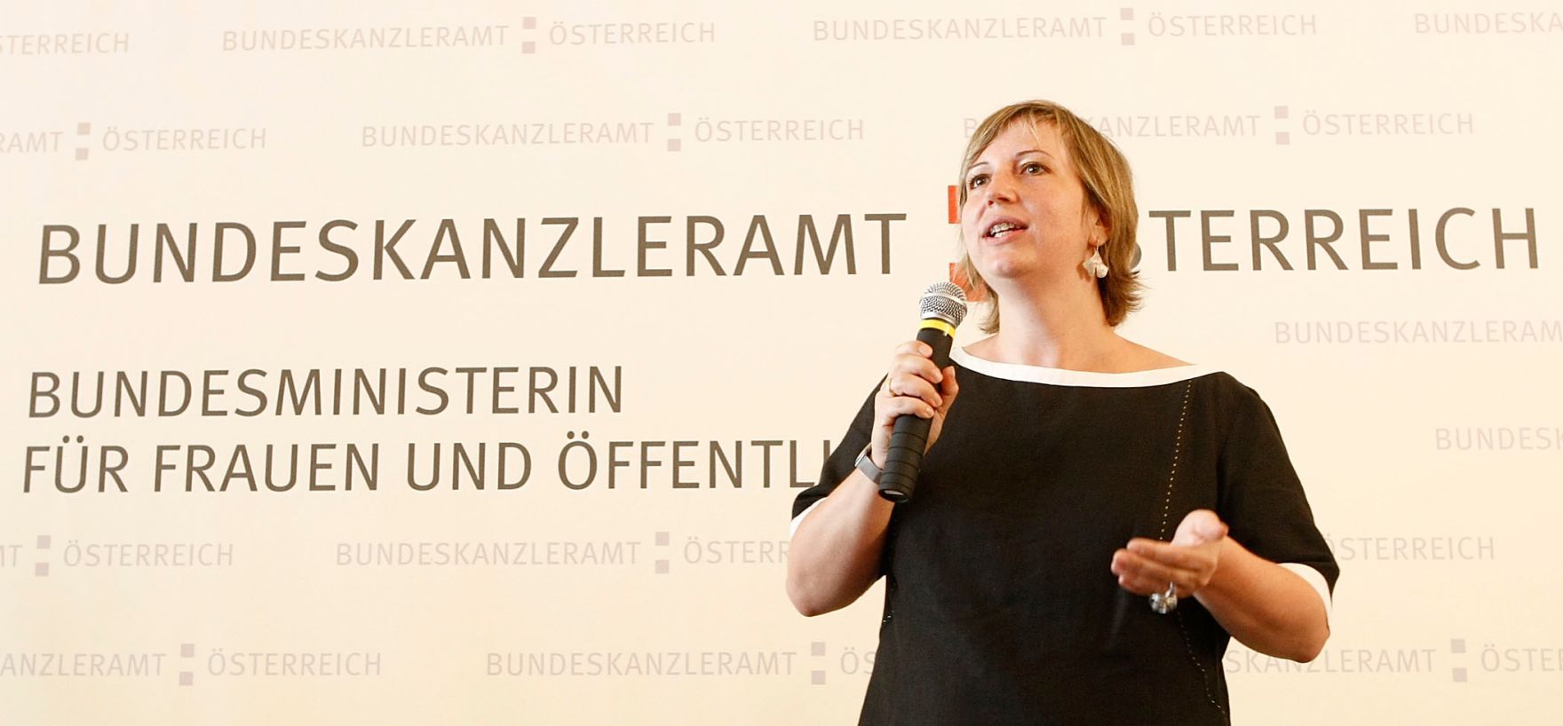 Am 30. Juni 2010 fand im B&uuml;ro von Frauenministerin Gabriele Heinisch-Hosek die Pr&auml;sentation des ExpertInnenpapiers zur Gleichstellung am Arbeitsmarkt statt.