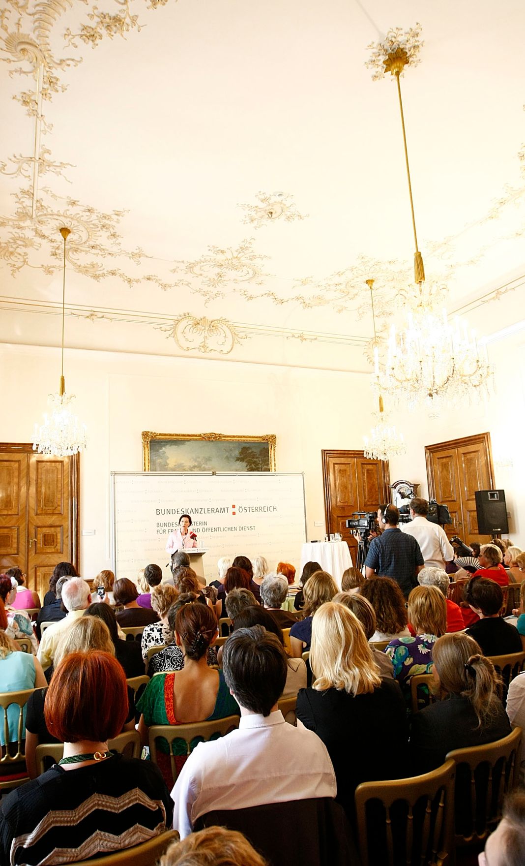 Am 30. Juni 2010 fand im B&uuml;ro von Frauenministerin Gabriele Heinisch-Hosek die Pr&auml;sentation des ExpertInnenpapiers zur Gleichstellung am Arbeitsmarkt statt.