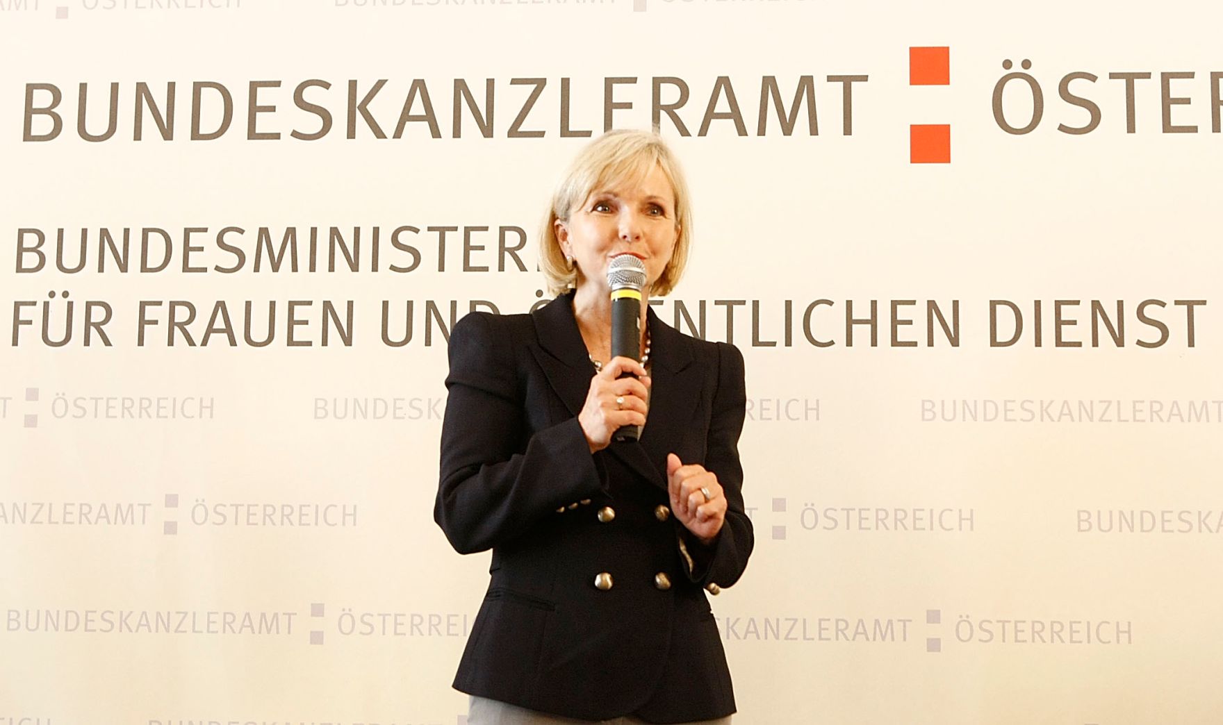 Am 30. Juni 2010 fand im B&uuml;ro von Frauenministerin Gabriele Heinisch-Hosek die Pr&auml;sentation des ExpertInnenpapiers zur Gleichstellung am Arbeitsmarkt statt.