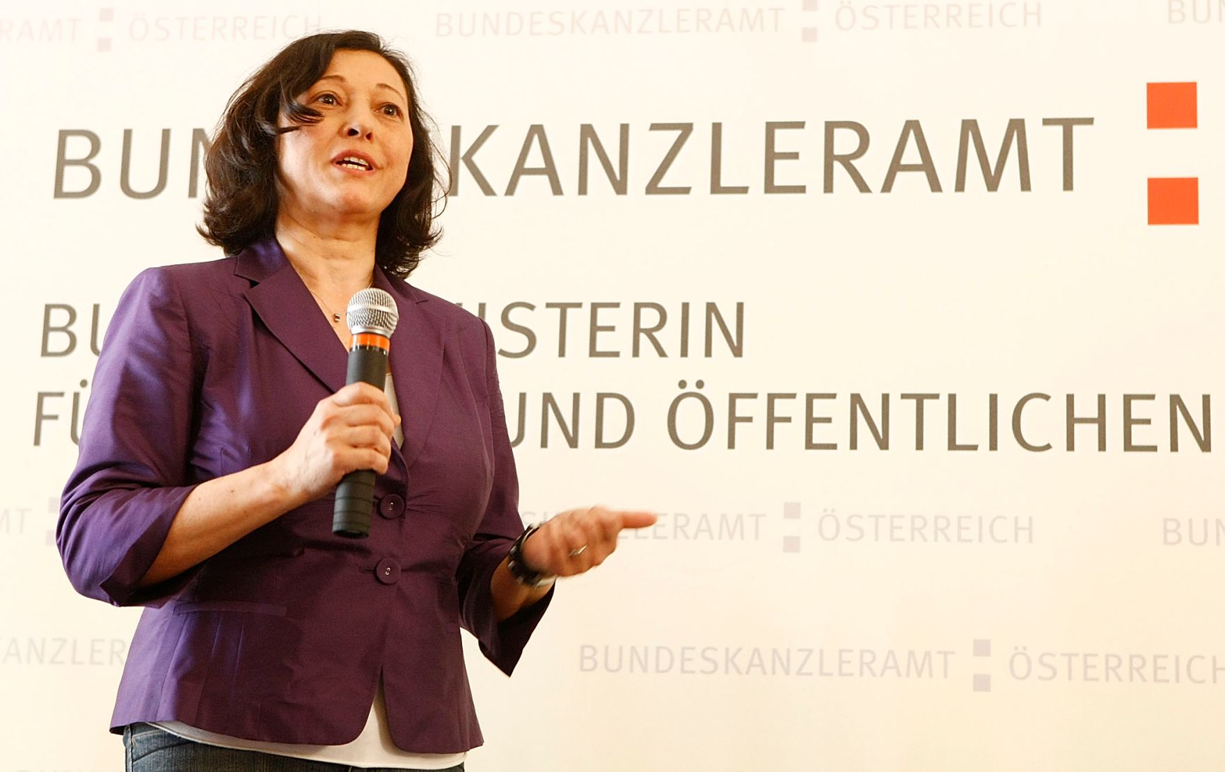 Am 30. Juni 2010 fand im B&uuml;ro von Frauenministerin Gabriele Heinisch-Hosek die Pr&auml;sentation des ExpertInnenpapiers zur Gleichstellung am Arbeitsmarkt statt.