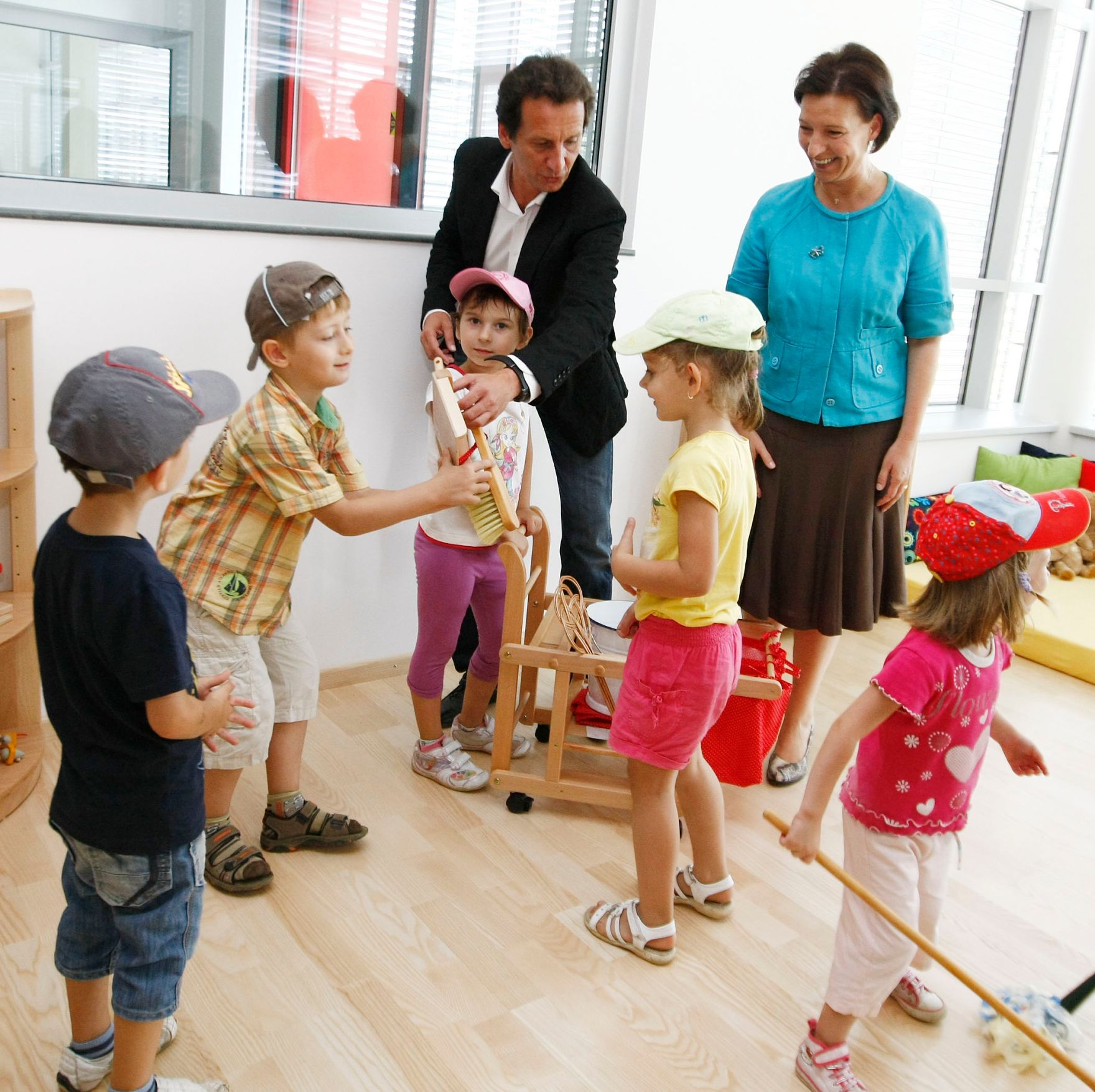 Bundesministerin f&uuml;r Frauenangelegenheiten und &Ouml;ffentlichen Dienst Gabriele Heinisch-Hosek und der Wiener Bildungsstadtrat Christian Oxonitsch bei der Pressekonferenz zum Thema &quot;Finanzierung der Kinderbetreuung fortsetzen - konkrete Vorschl&auml;ge zur Umsetzung&quot;.