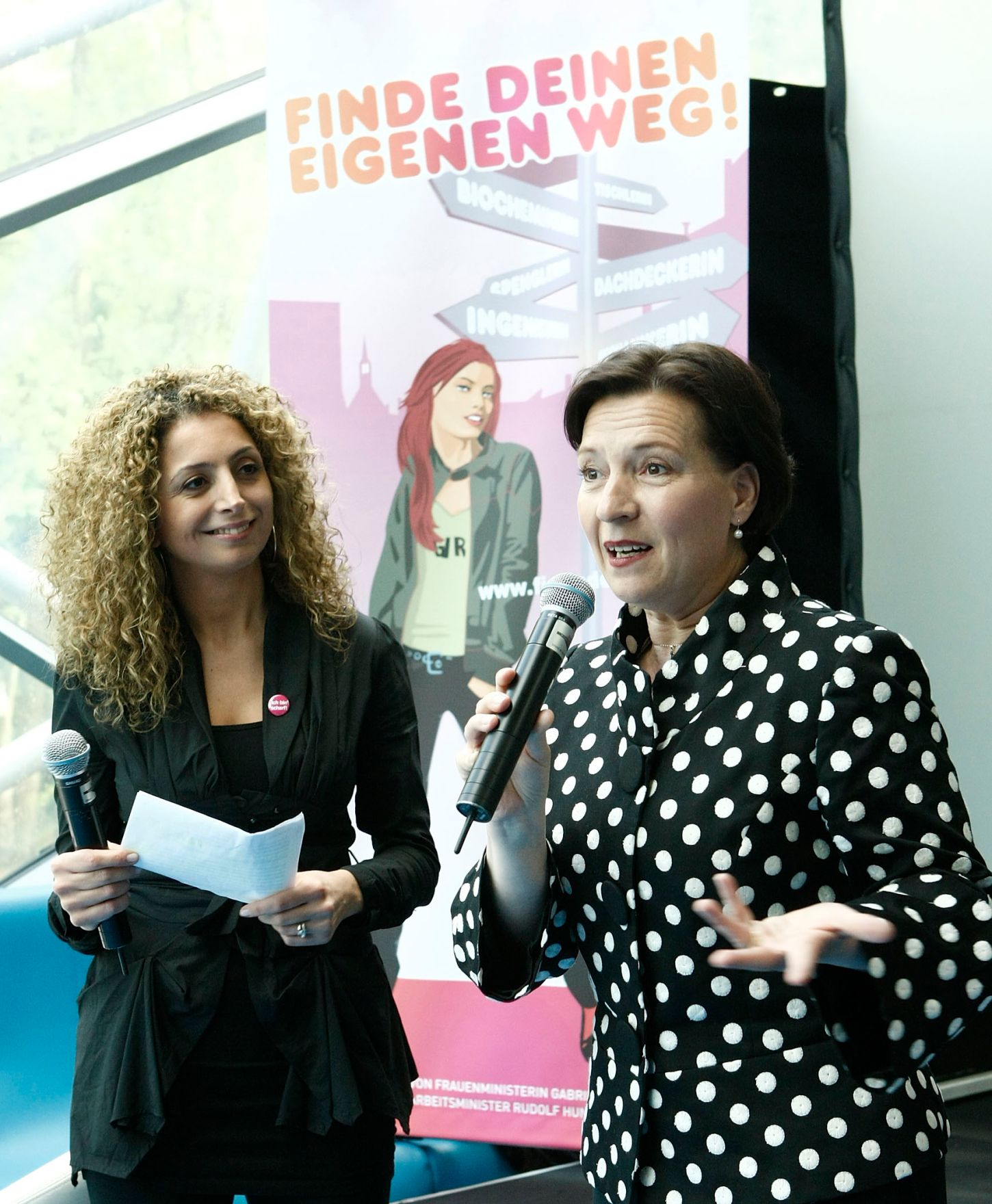 Bundesministerin Heinisch-Hosek bei der Veranstaltung "Finde deinen eigenen Weg - 1. Girl Event in Graz".