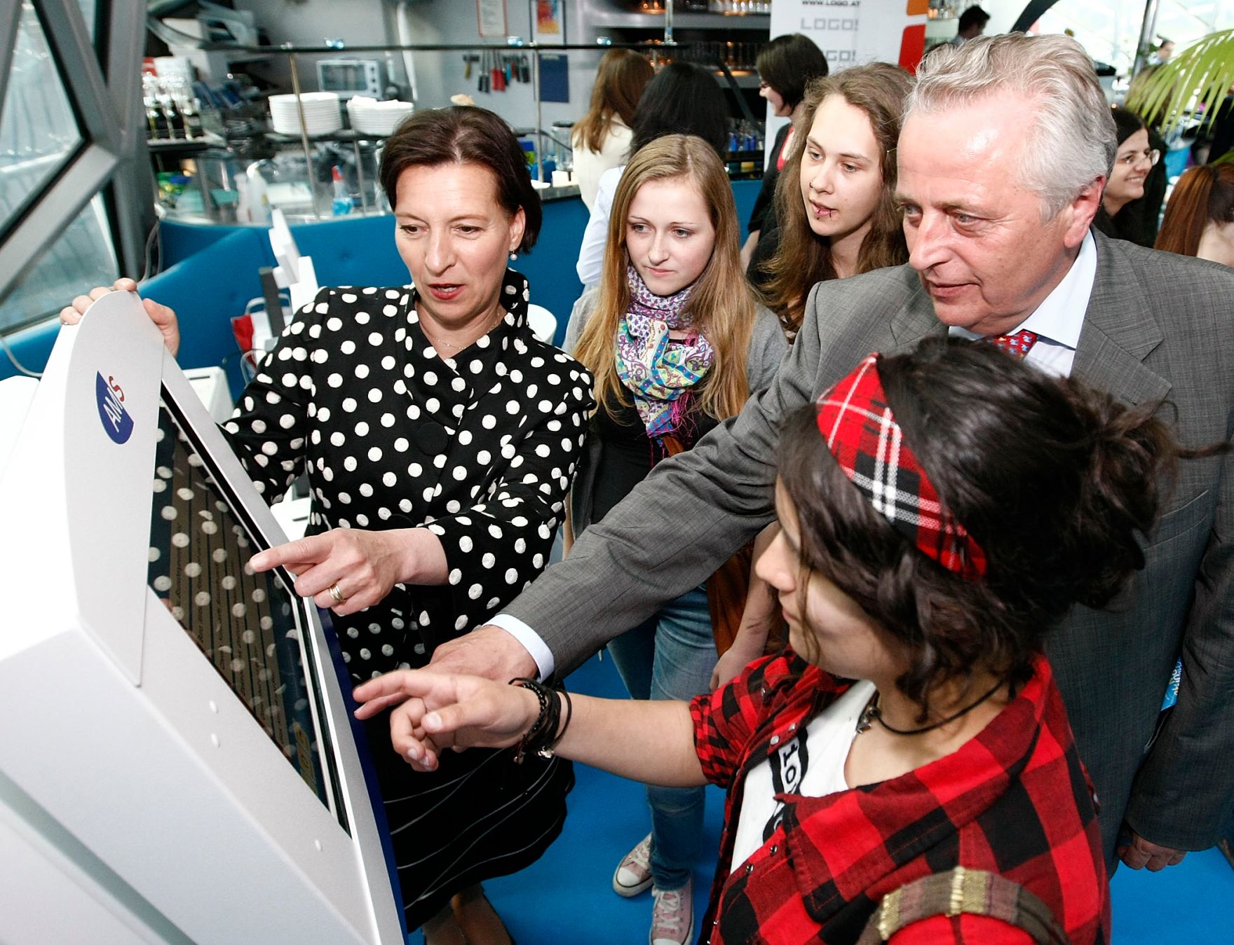Bundesministerin Heinisch-Hosek bei der Veranstaltung "Finde deinen eigenen Weg - 1. Girl Event in Graz".