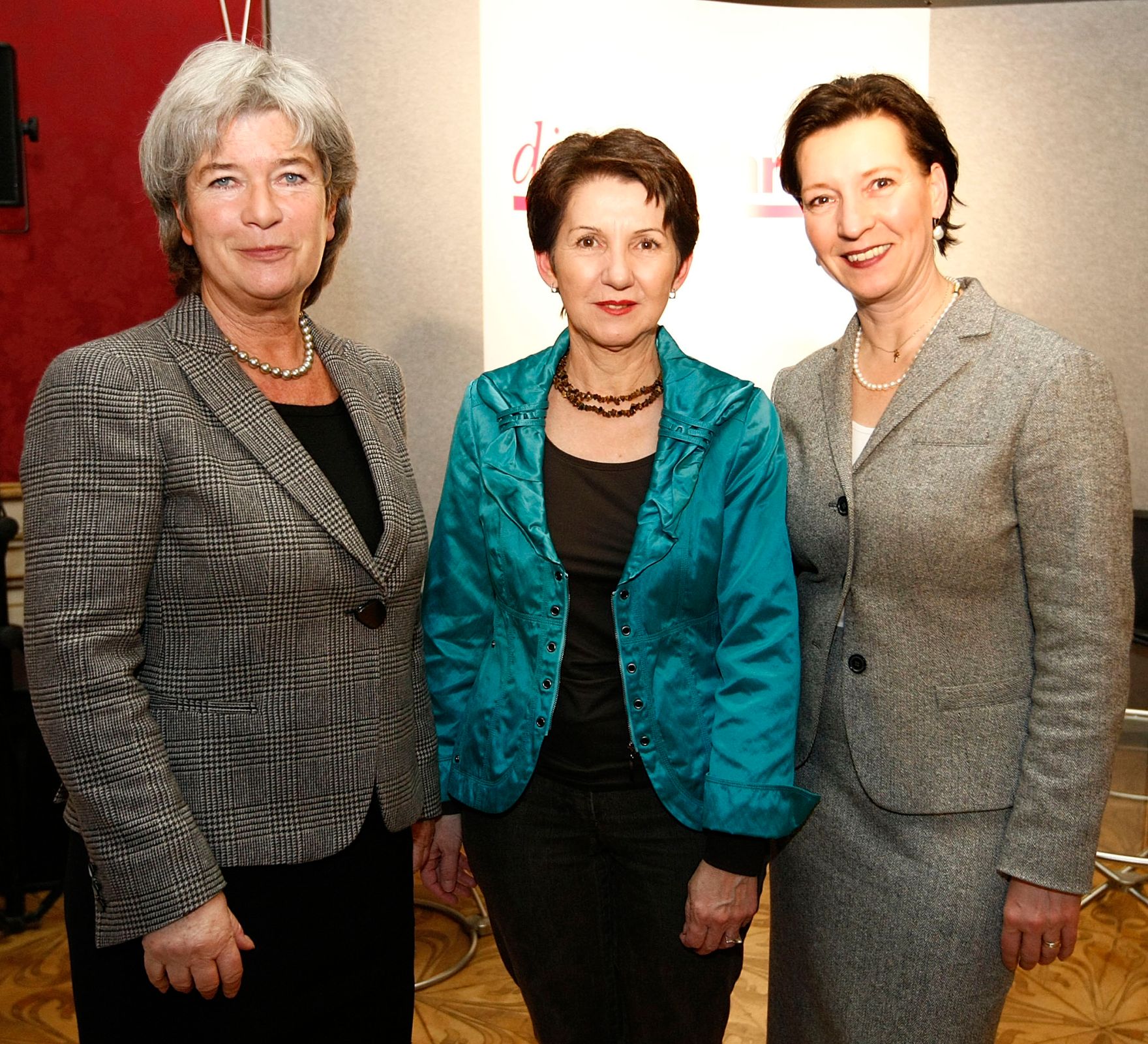 Frauenministerin Gabriele Heinisch-Hosek, DiskutantInnen der Podiumsdiskussion und BesucherInnen der Veranstaltung 10 Jahre "diestandard.at".