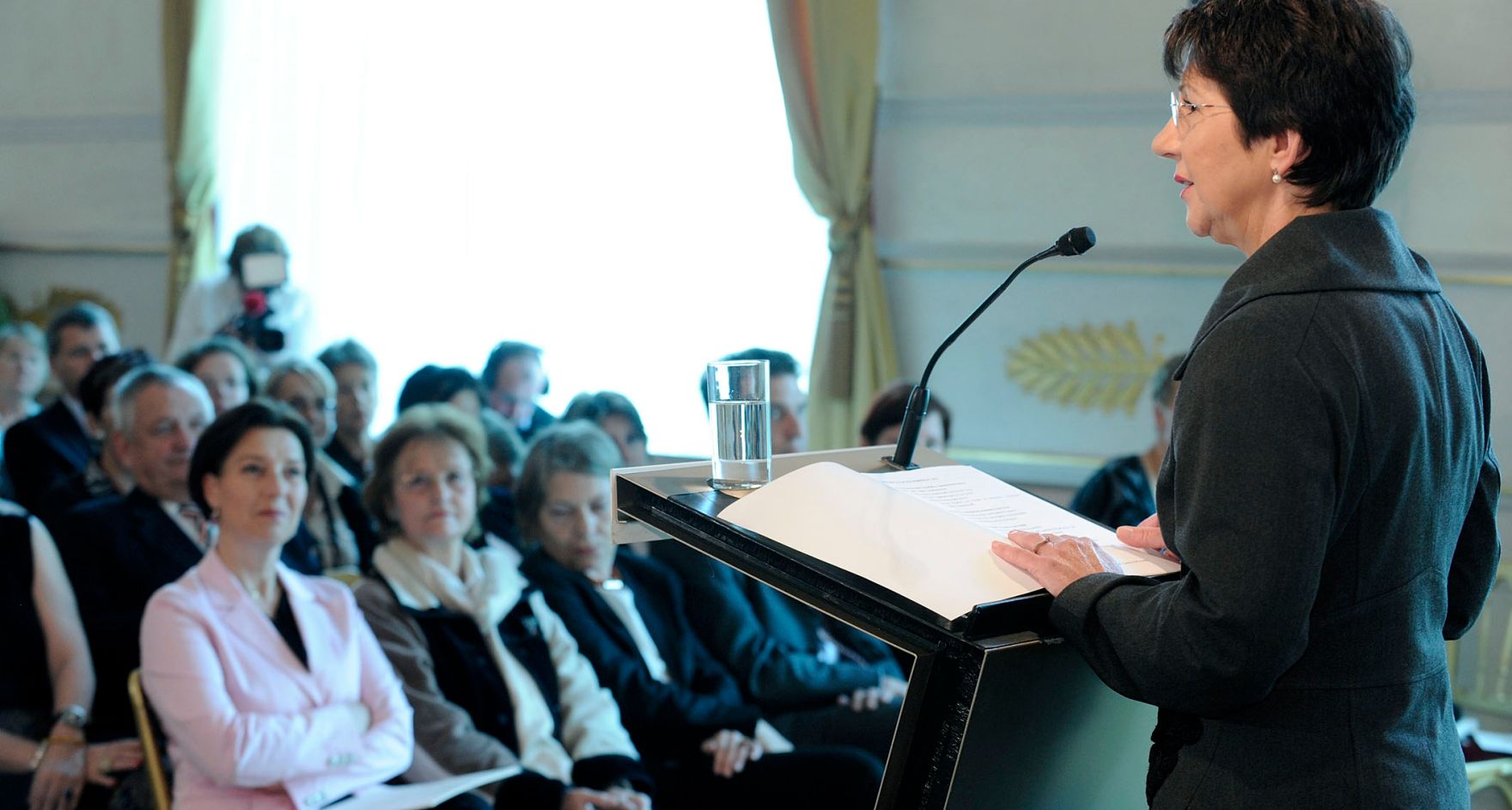Nationalratspr&auml;sidentin Barbara Prammer bei der Pr&auml;sentation des Frauenberichtes 2010 im Bundeskanzleramt.