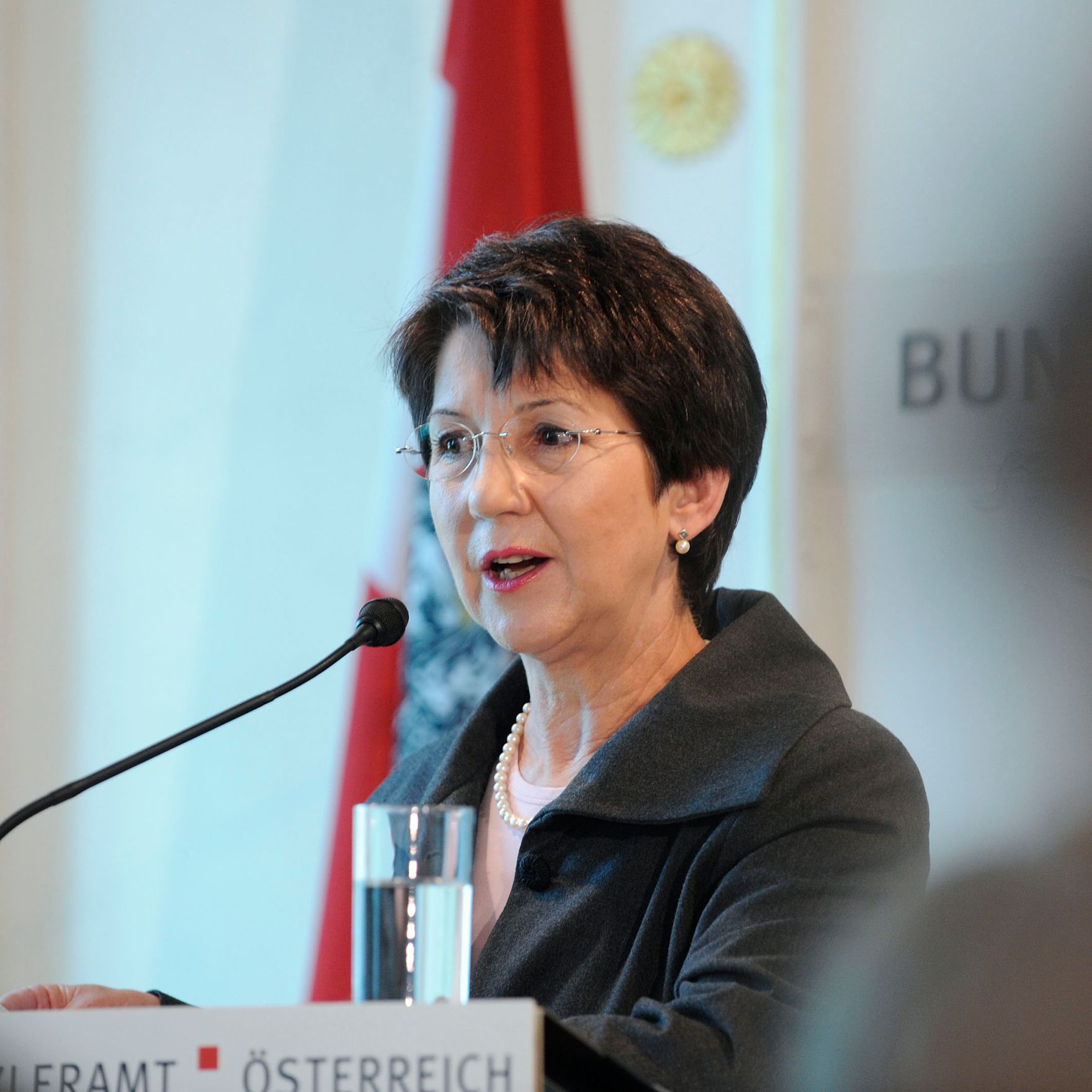 Nationalratspr&auml;sidentin Barbara Prammer bei der Pr&auml;sentation des Frauenberichtes 2010 im Bundeskanzleramt.