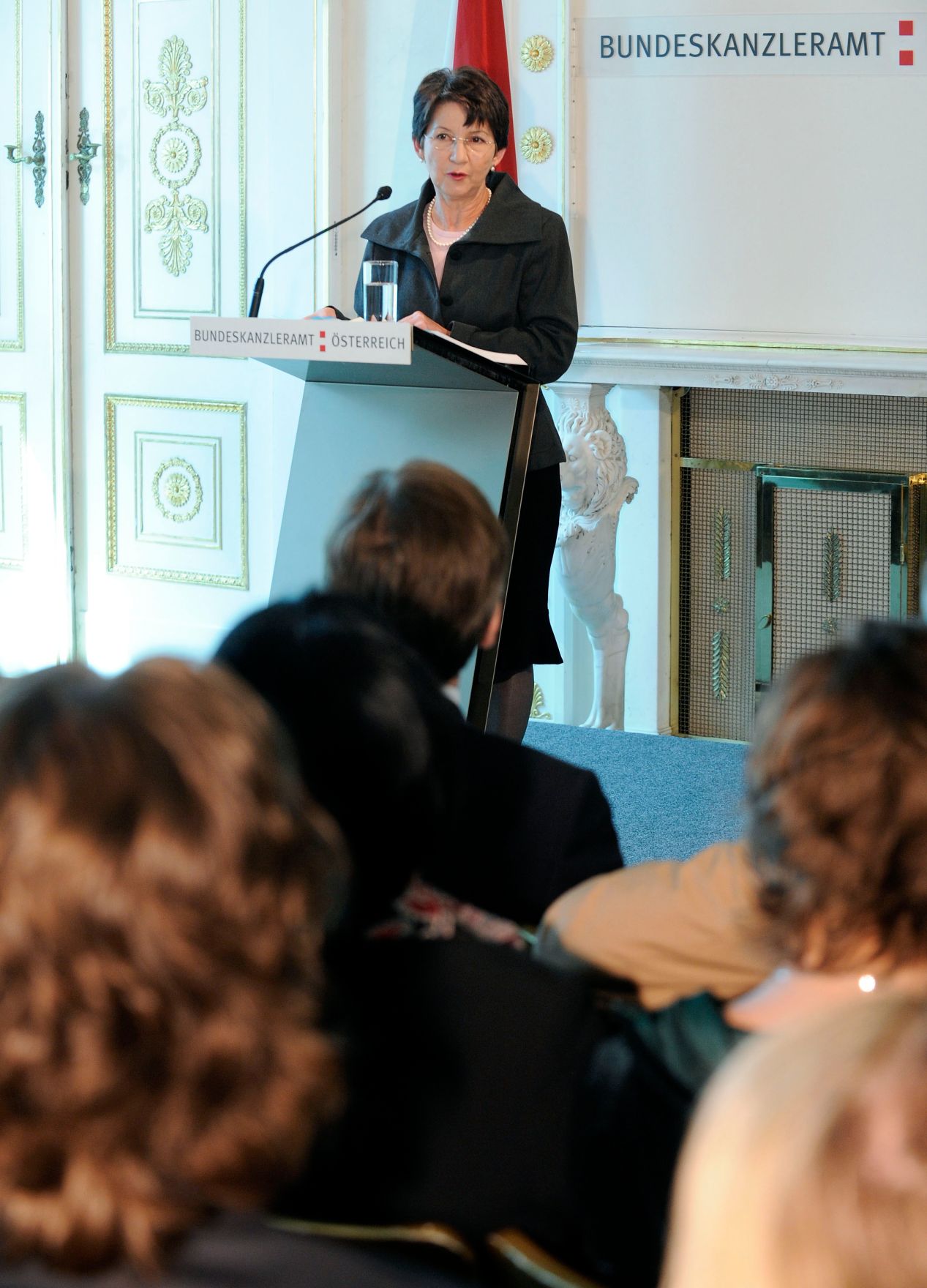 Nationalratspr&auml;sidentin Barbara Prammer bei der Pr&auml;sentation des Frauenberichtes 2010 im Bundeskanzleramt.