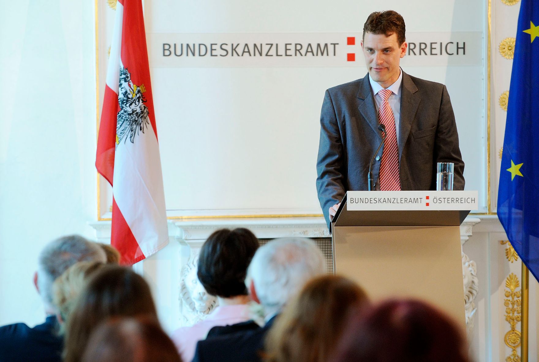 Konrad Pesendorfer (Statistik Austria) bei der Pr&auml;sentation des Frauenberichtes 2010 im Bundeskanzleramt.