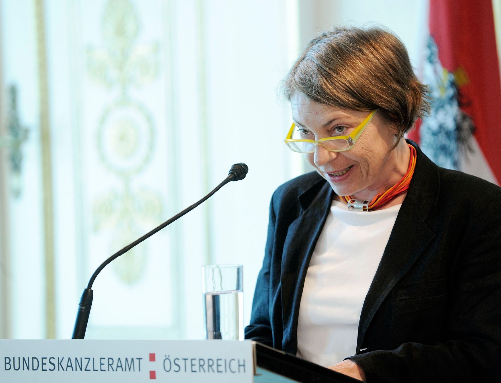 Ulrike Papouschek bei der Pr&auml;sentation des Frauenberichtes 2010 im Bundeskanzleramt.