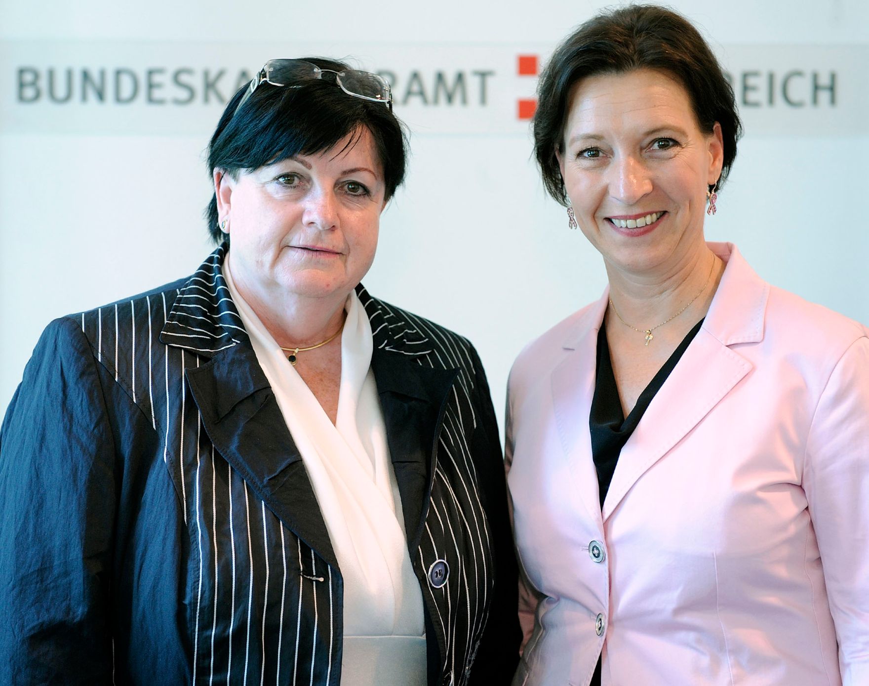 Bundesministerin Heinisch-Hosek bei der Pr&auml;sentation des Frauenberichtes 2010 im Bundeskanzleramt.