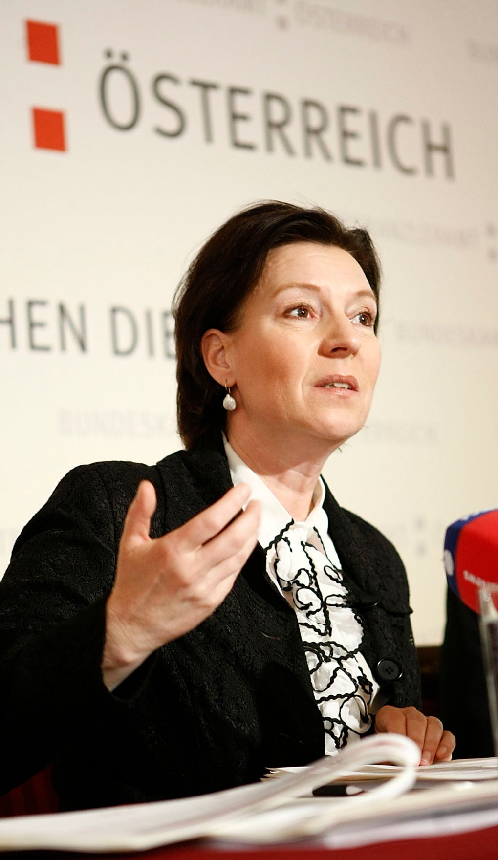 Am 30. M&auml;rz 2010 pr&auml;sentierte Frauenministerin Gabriele Heinisch-Hosek (im Bild) gemeinsam mit einer der Studienautorinnen von L&amp;R Sozialforschung, Claudia Sorger die neue Studie "Qualit&auml;t von Teilzeitbesch&auml;ftigung".