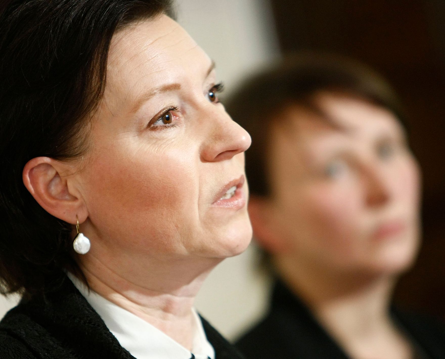 Am 30. M&auml;rz 2010 pr&auml;sentierte Frauenministerin Gabriele Heinisch-Hosek (L) gemeinsam mit einer der Studienautorinnen von L&amp;R Sozialforschung, Claudia Sorger (R) die neue Studie "Qualit&auml;t von Teilzeitbesch&auml;ftigung".