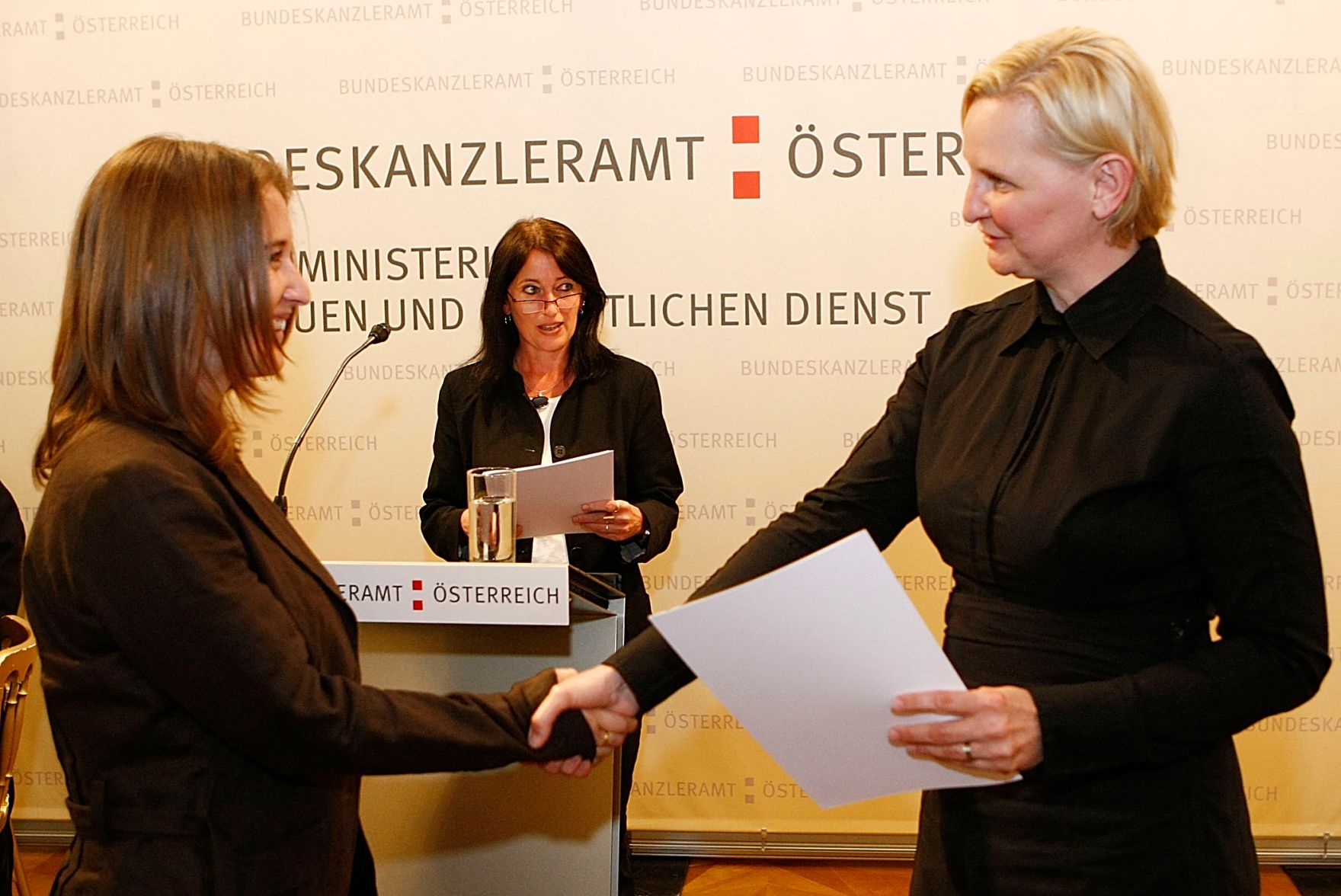 Am 12. Mai 2010 wurden im Bundeskanzleramt in Wien die Johanna-Dohnal-F&ouml;rderpreise an Dissertantinnen und Diplomandinnen, die ein technisches und/oder feministisches Studium absolvieren verliehen.