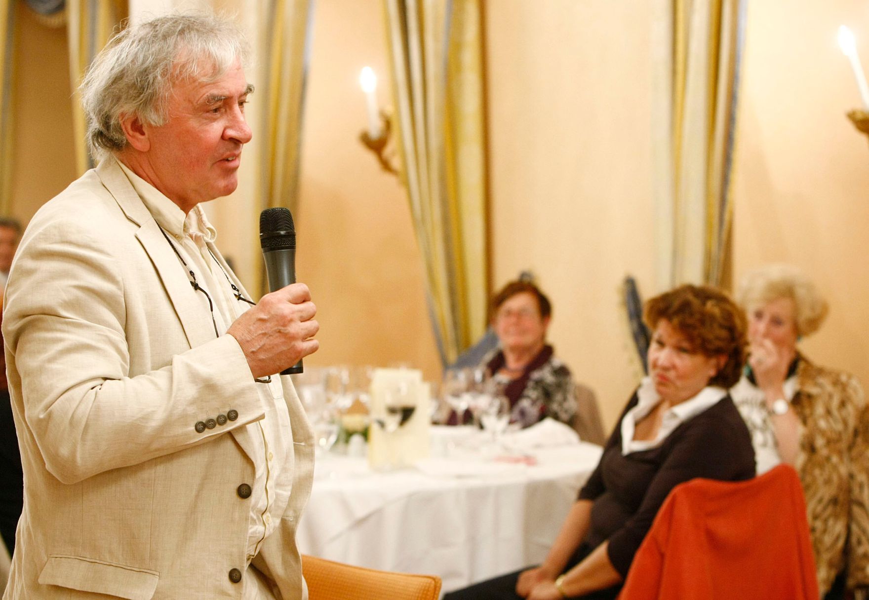 Frauenministerin Gabriele Heinisch-Hosek beim Vortrag und Diskussionsrunde zum Thema "&Ouml;sterreich und die UN-Frauenrechtskonvention".