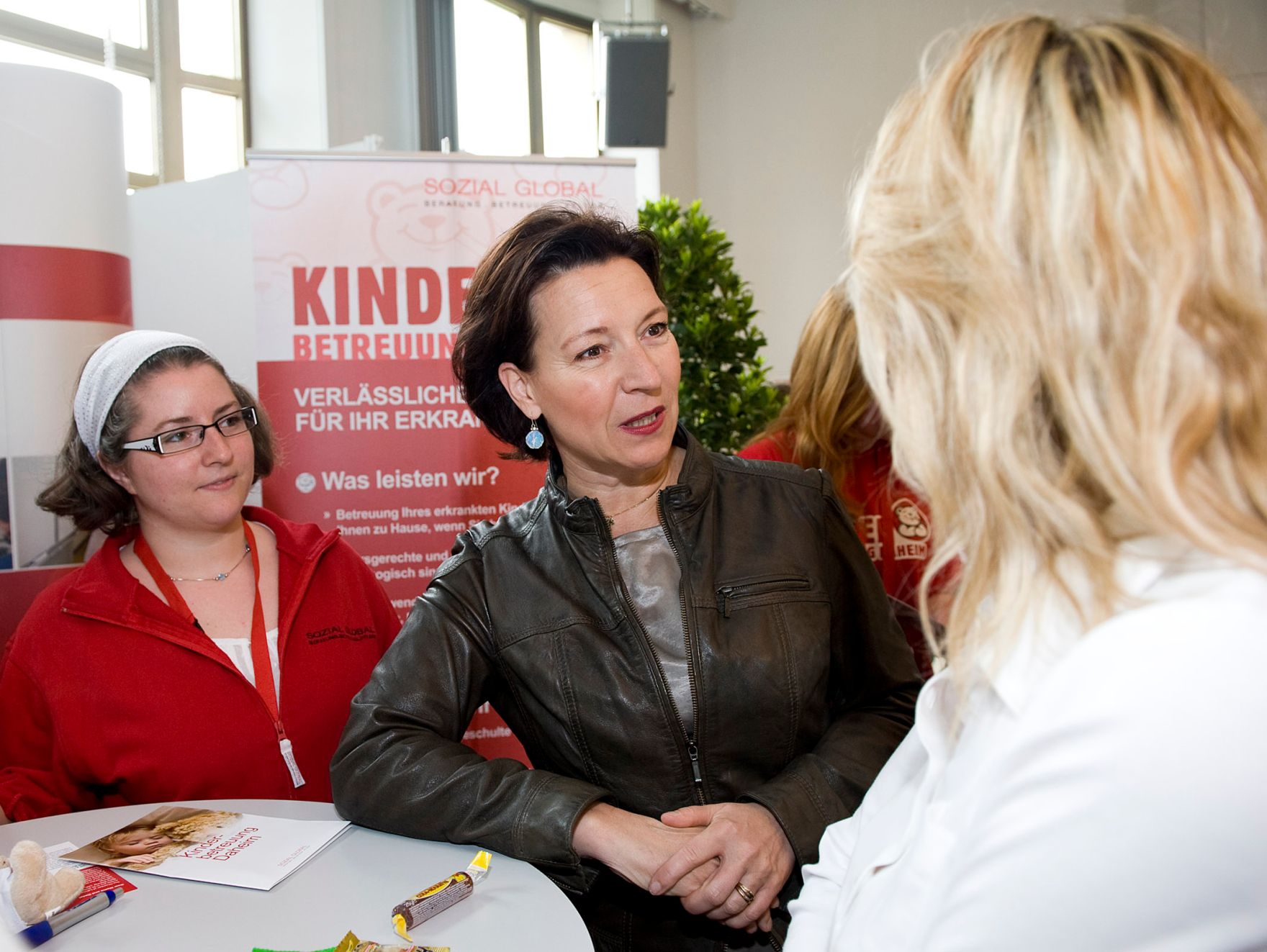 Ministerin Gabriele Heinisch-Hosek bei der Beruf-Baby-Bildung-Messe der AK Wien.