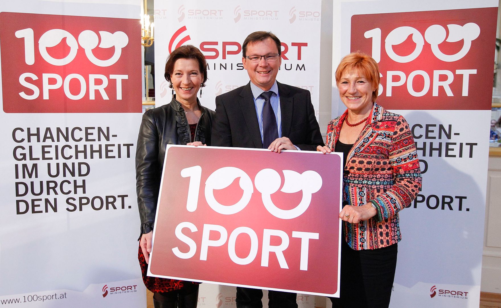 Am 18. Oktober 2011 Frauenministerin Gabriele Heinisch-Hosek bei der Pressekonferenz des Vereins &quot;100% Sport&quot;.