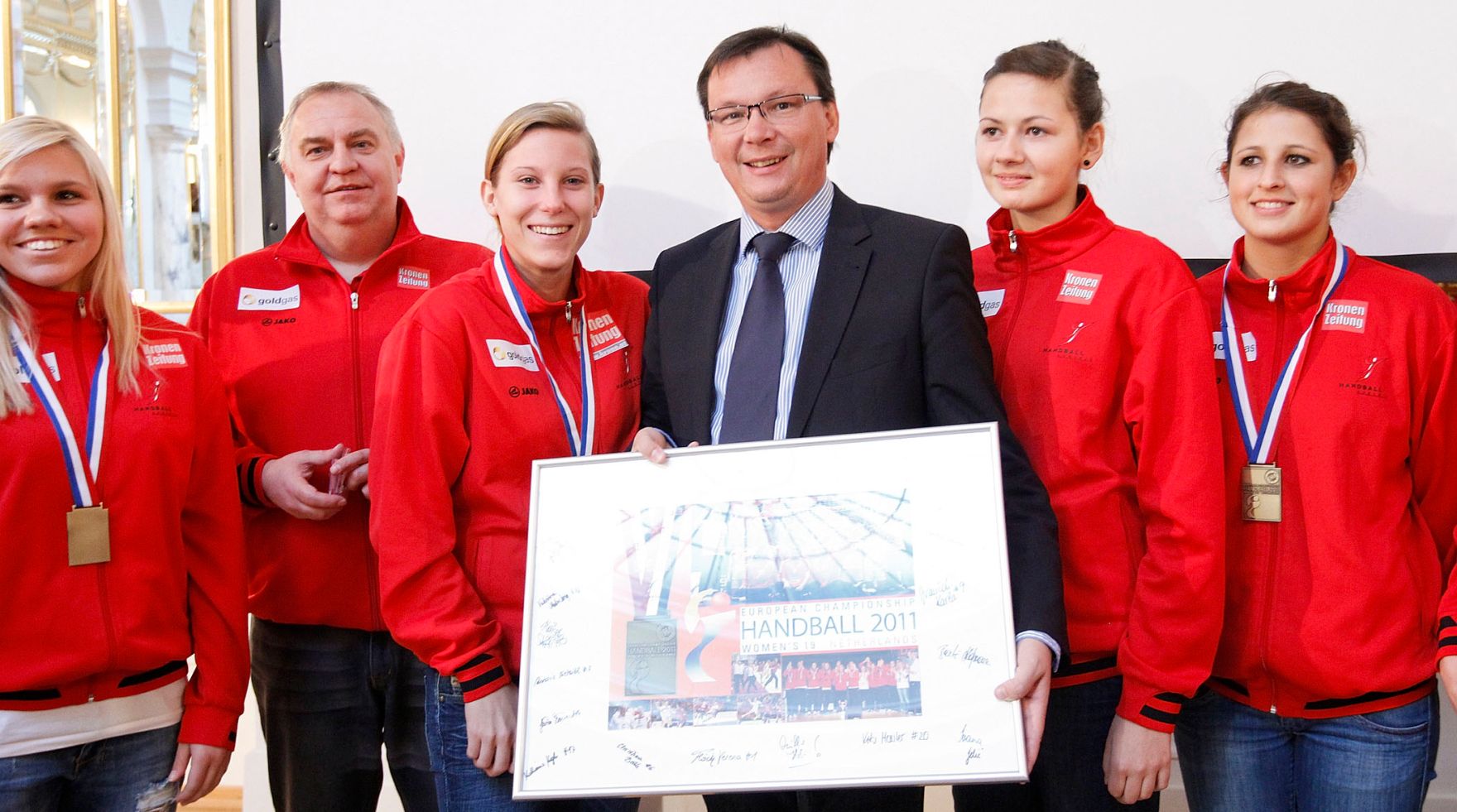 Am 18. Oktober 2011 Bundesminister f&uuml;r Landesverteidigung und Sport Norbert Darabos bei der Pressekonferenz des Vereins &quot;100% Sport&quot;.