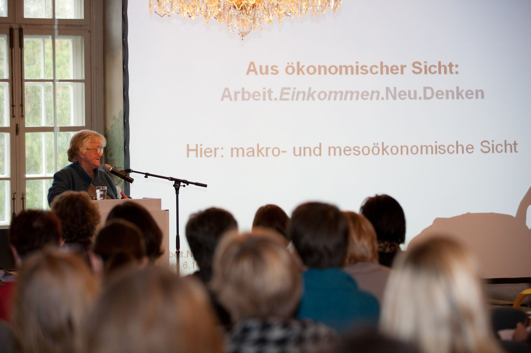 Am 7. Oktober 2011 er&ouml;ffnete Frauenministerin Gabriele Heinisch-Hosek die Frauenenquete ARBEIT.NEU.DENKEN im Schloss Laudon.