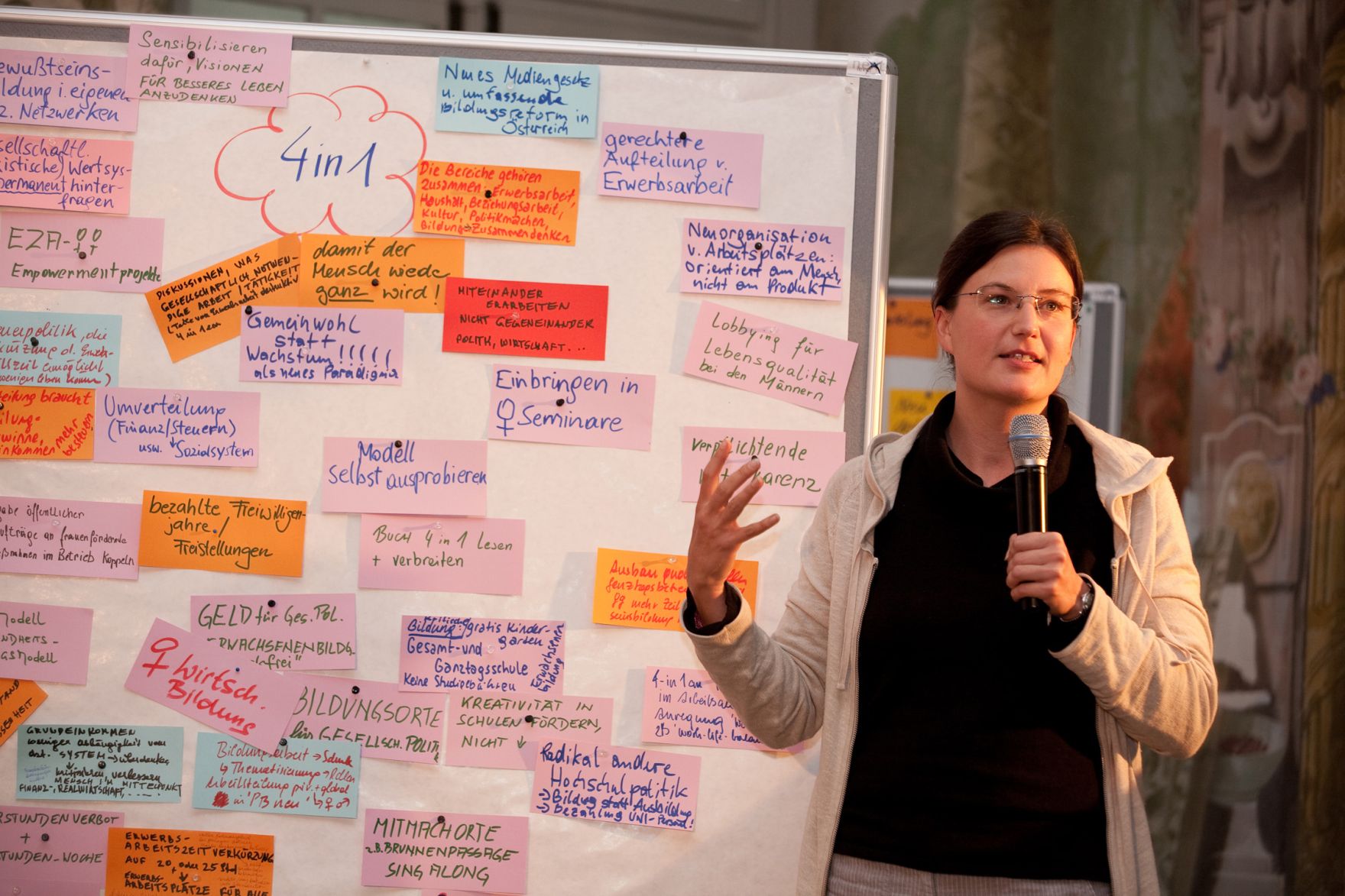 Am 7. Oktober 2011 er&ouml;ffnete Frauenministerin Gabriele Heinisch-Hosek die Frauenenquete ARBEIT.NEU.DENKEN im Schloss Laudon.