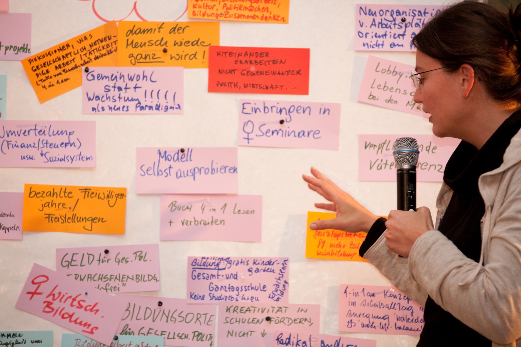 Am 7. Oktober 2011 er&ouml;ffnete Frauenministerin Gabriele Heinisch-Hosek die Frauenenquete ARBEIT.NEU.DENKEN im Schloss Laudon.