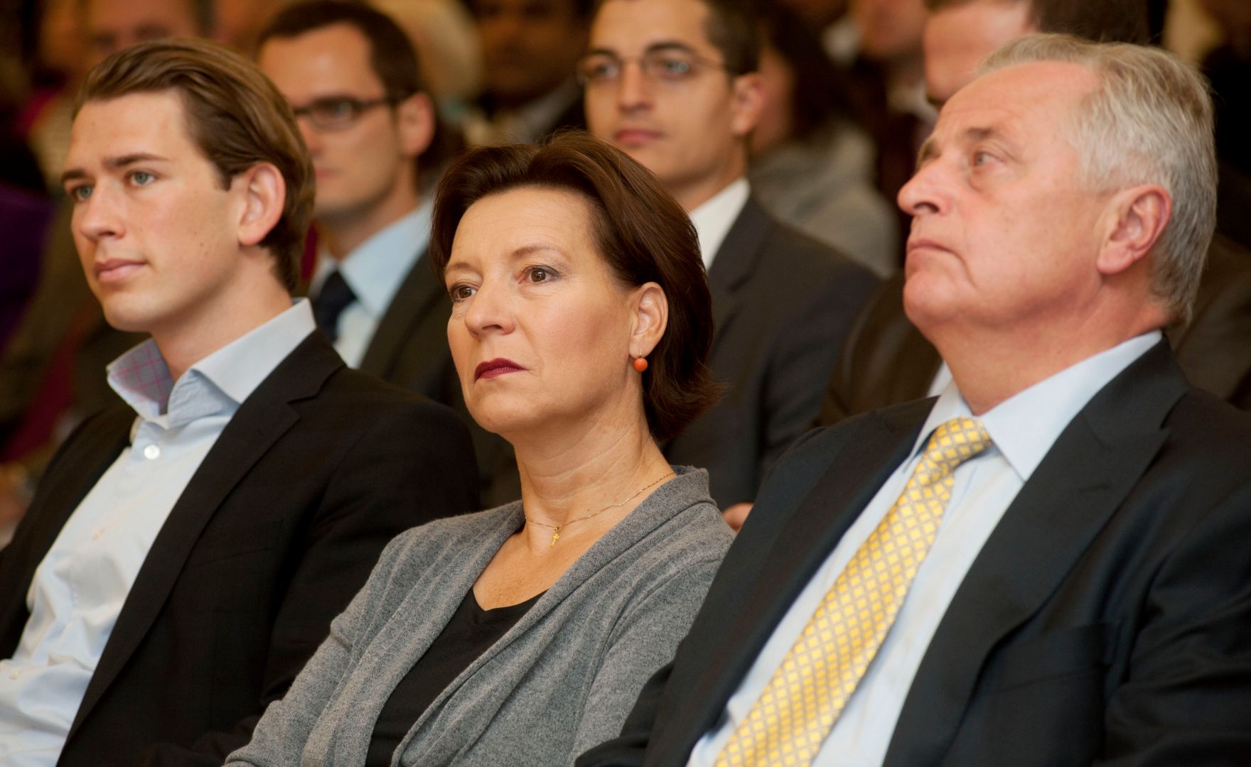 17. Oktober 2011 Bundesministerin Gabriele Heinisch-Hosek (m.), Sebastian Kurz Staatssekret&auml;r im Bundesministerium f&uuml;r Inneres (l.) und Bundesminister f&uuml;r Arbeit, Soziales und Konsumentenschutz Rudolf Hundstorfer (r.) bei der Veranstaltung &quot;Gemeinsam gegen Menschenhandel&quot;.