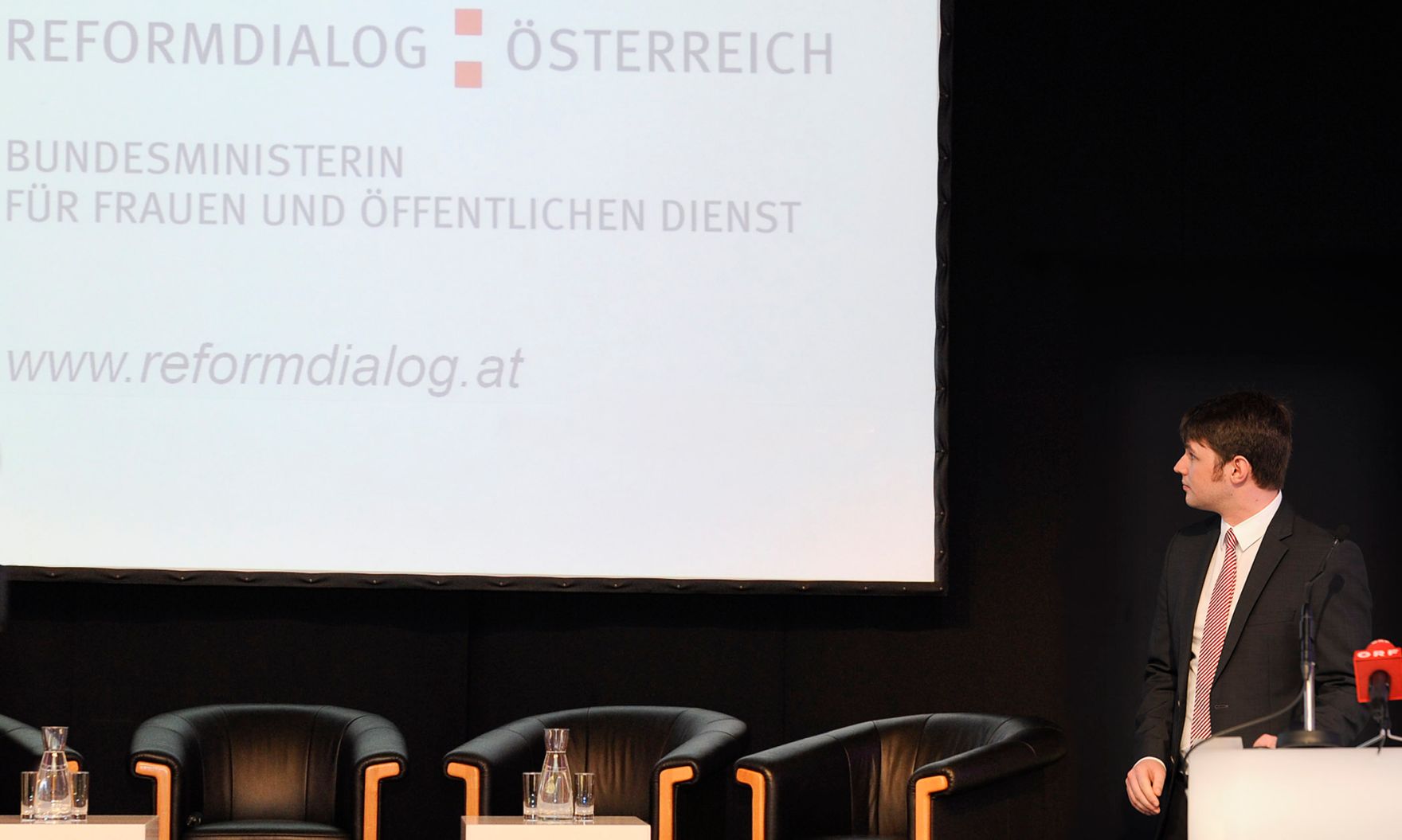 Am 10. November 2011 startete Frauenministerin Gabriele Heinisch-Hosek den von ihr initiierten Reformdialog &Ouml;ffentlicher Dienst im MuseumsQuartier.