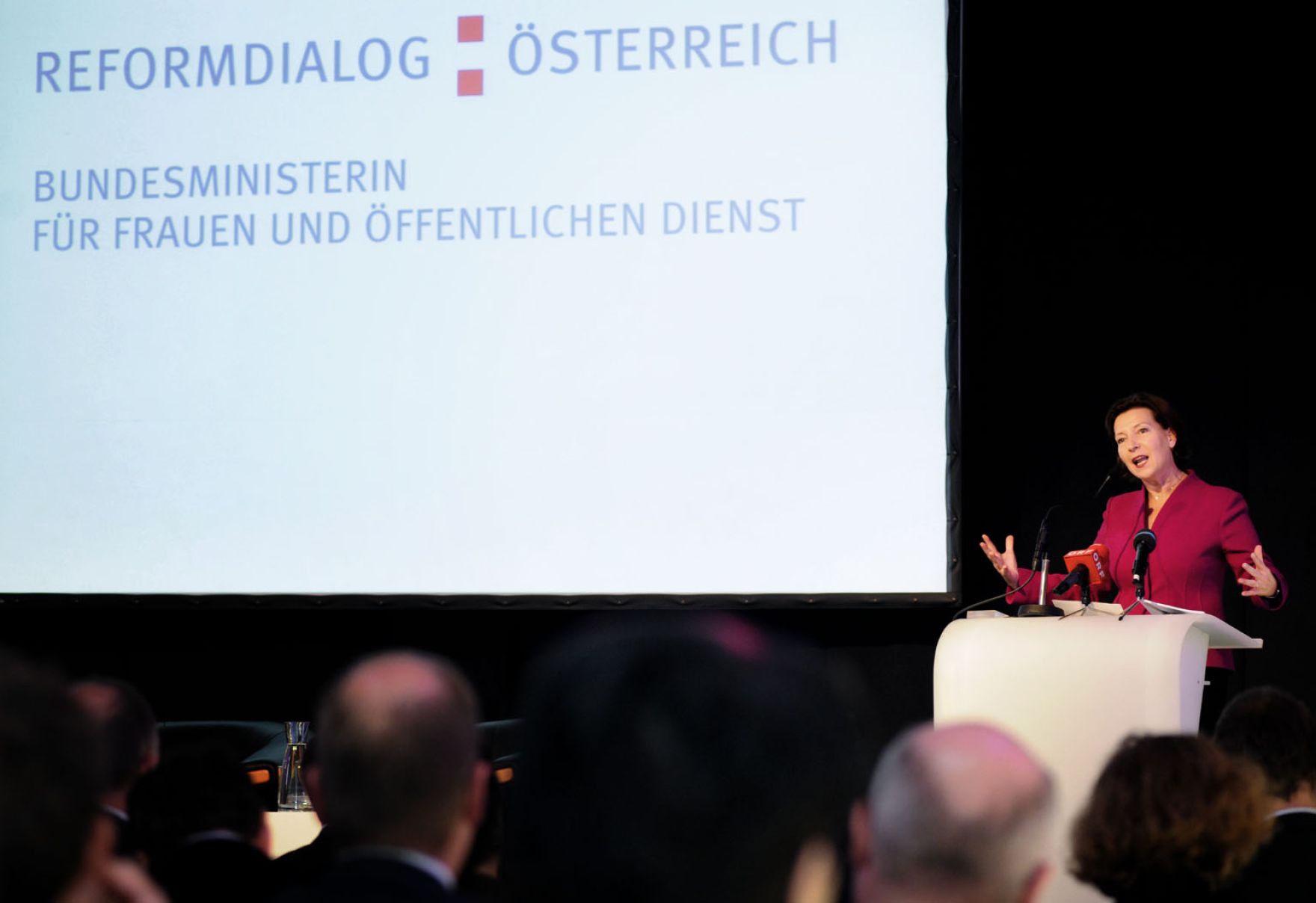 Am 10. November 2011 startete Frauenministerin Gabriele Heinisch-Hosek den von ihr initiierten Reformdialog &Ouml;ffentlicher Dienst im MuseumsQuartier.