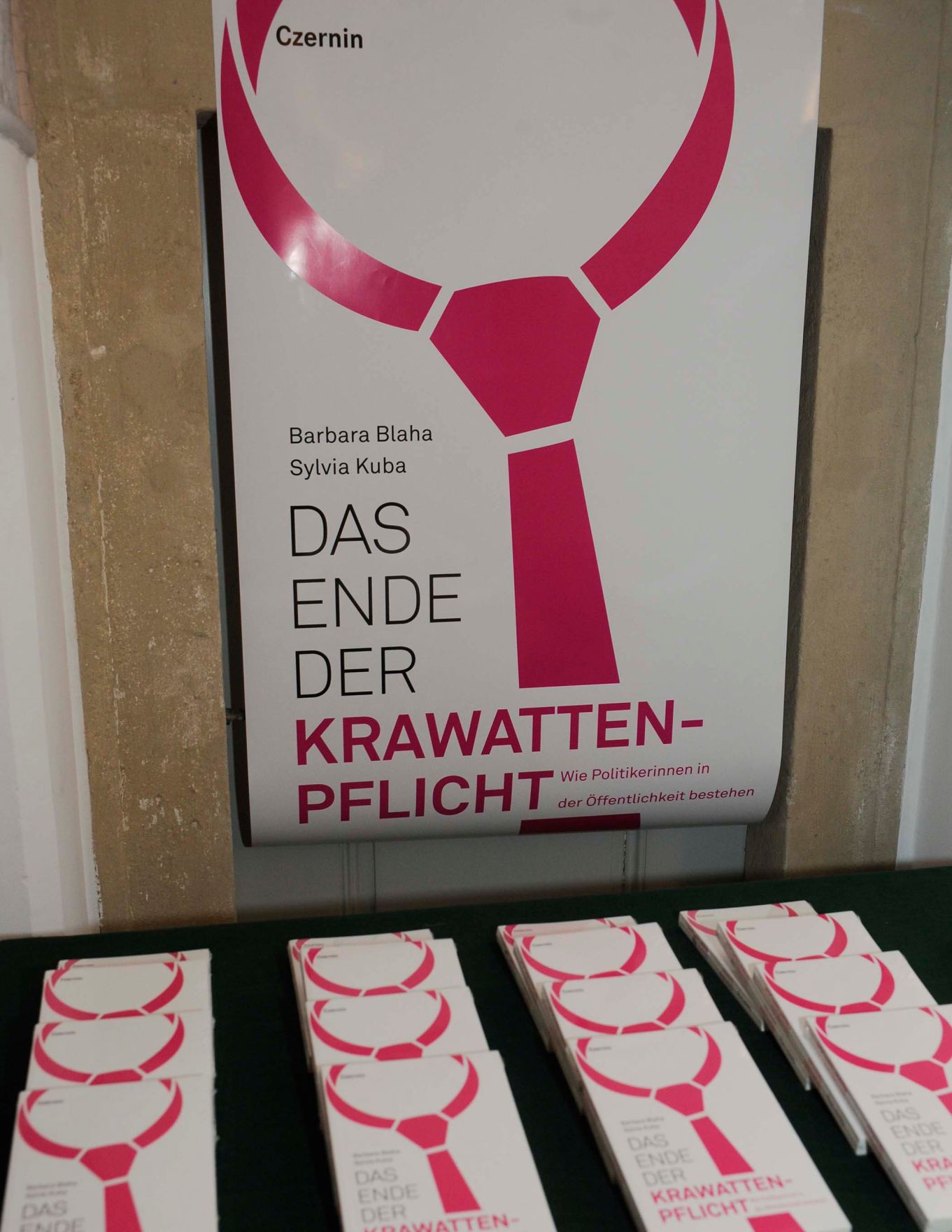 Am 20. M&auml;rz 2012 Buchpr&auml;sentation "Das Ende der Krawattenpflicht" Bundesministerin Gabriele Heinisch- Hosek.