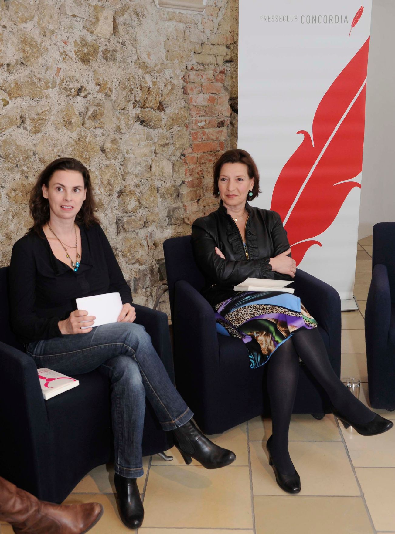 Am 20. M&auml;rz 2012 Buchpr&auml;sentation "Das Ende der Krawattenpflicht" Bundesministerin Gabriele Heinisch- Hosek.