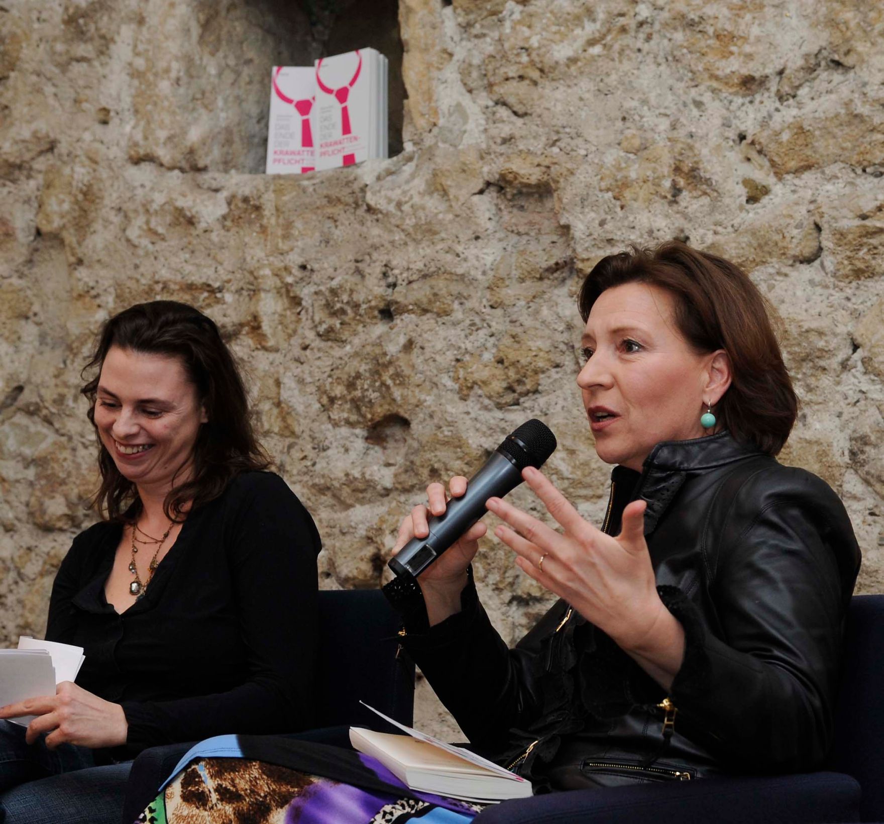 Am 20. M&auml;rz 2012 Buchpr&auml;sentation "Das Ende der Krawattenpflicht" Bundesministerin Gabriele Heinisch- Hosek.