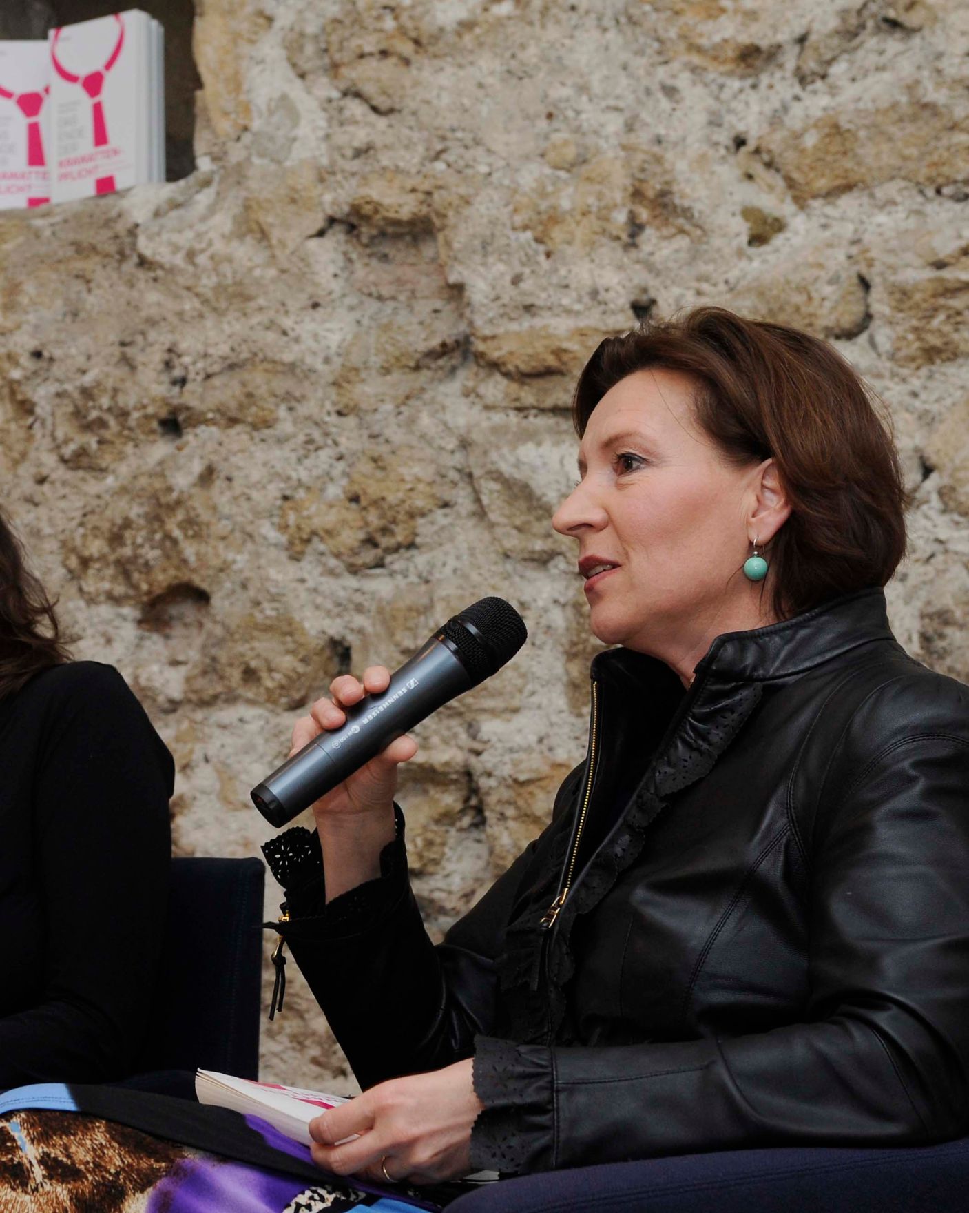 Am 20. M&auml;rz 2012 Buchpr&auml;sentation "Das Ende der Krawattenpflicht" Bundesministerin Gabriele Heinisch- Hosek.