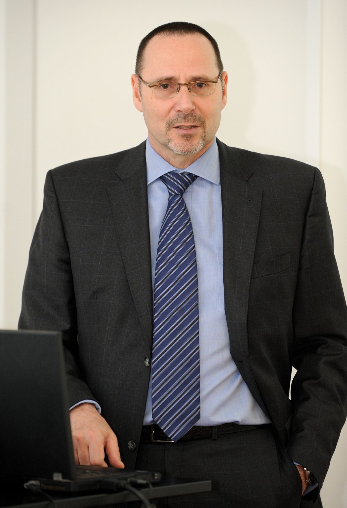 Am 23. M&auml;rz 2012 besuchte Frauenministerin Gabriele Heinisch-Hosek die Firma Securitas in Wien. Im Bild Gesch&auml;ftsf&uuml;hrer Martin Wiesinger.