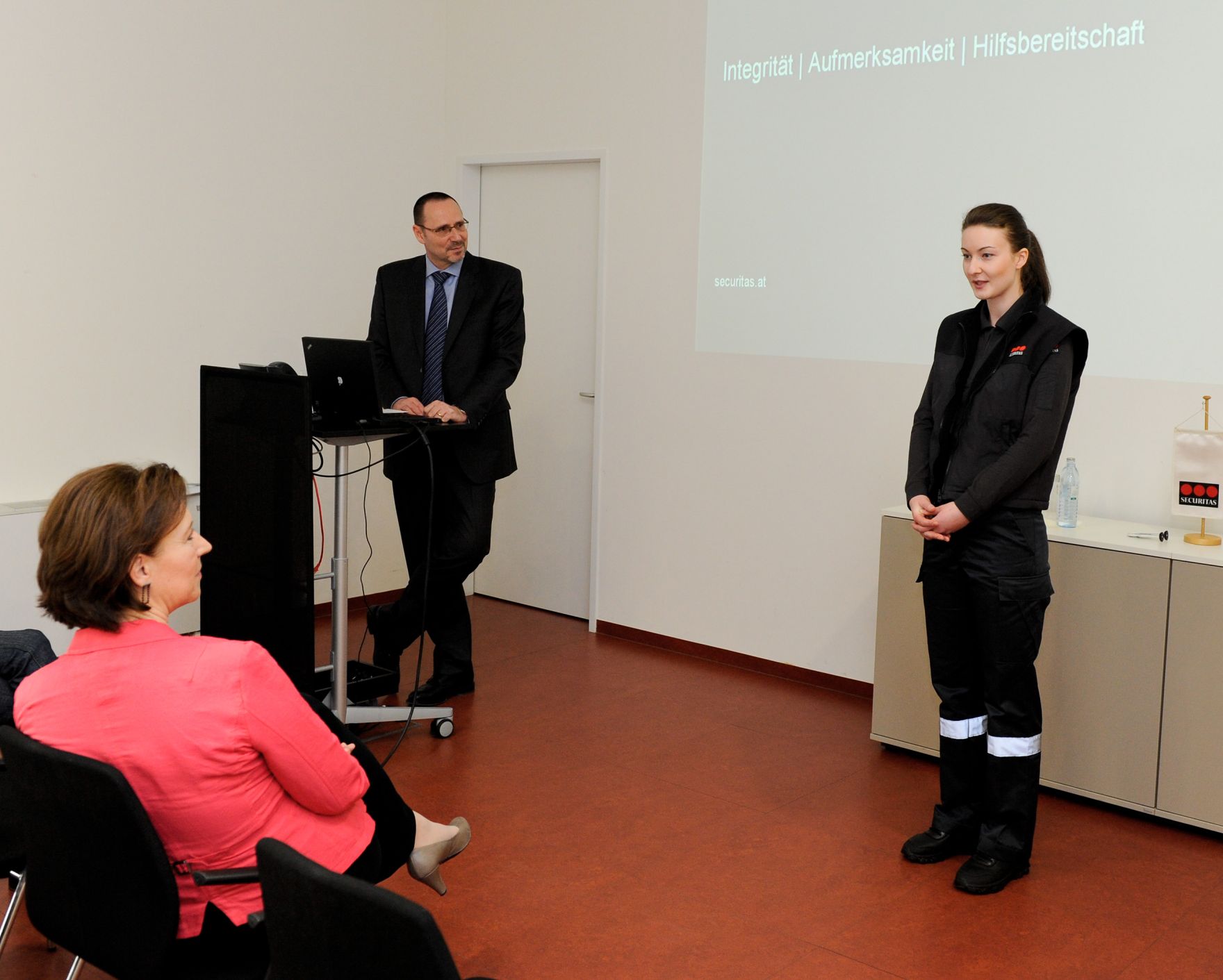 Am 23. M&auml;rz 2012 besuchte Frauenministerin Gabriele Heinisch-Hosek die Firma Securitas in Wien.