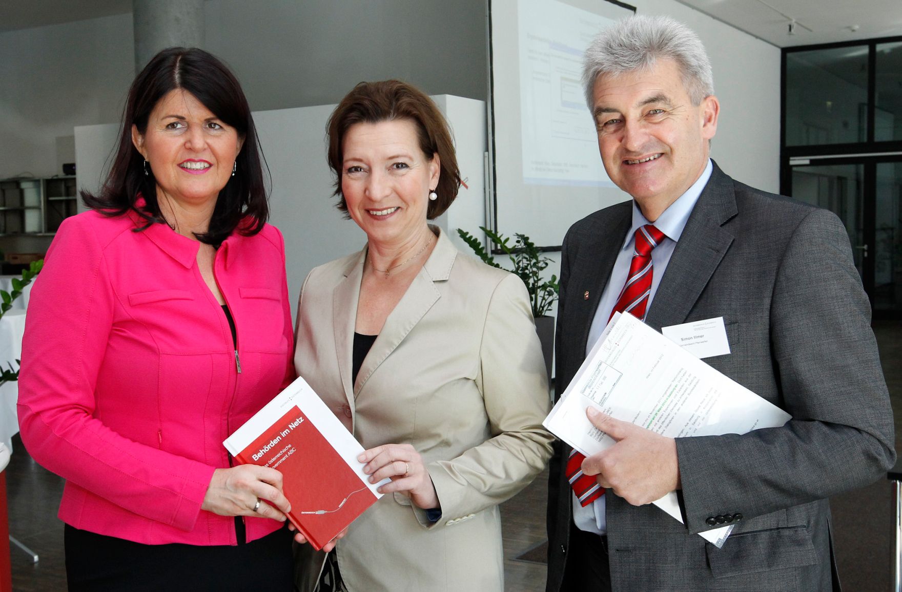 Am 26. M&auml;rz 2012 er&ouml;ffnete Bundesministerin Gabriele Heinisch-Hosek das "1. Dialogforum des Reformdialogs &Ouml;sterreich, Salzburg".