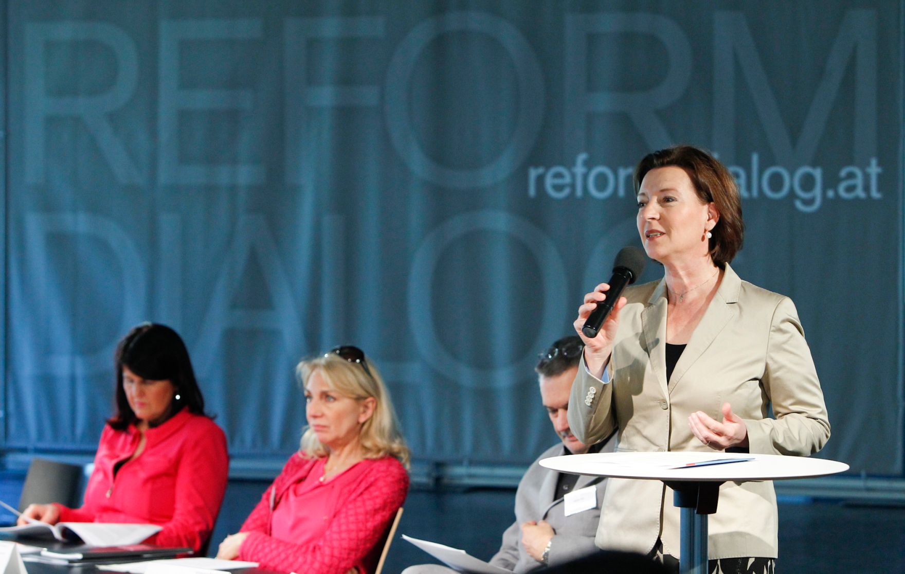 Am 26. M&auml;rz 2012 er&ouml;ffnete Bundesministerin Gabriele Heinisch-Hosek das "1. Dialogforum des Reformdialogs &Ouml;sterreich, Salzburg".