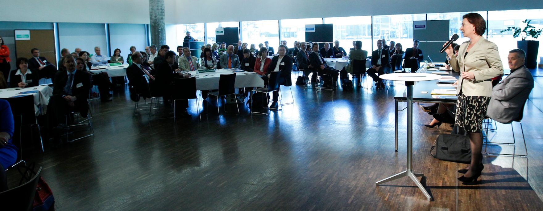 Am 26. M&auml;rz 2012 er&ouml;ffnete Bundesministerin Gabriele Heinisch-Hosek das "1. Dialogforum des Reformdialogs &Ouml;sterreich, Salzburg".