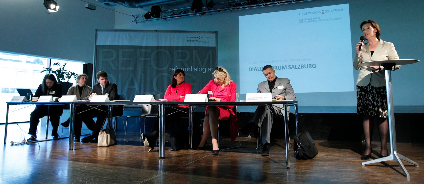 Am 26. M&auml;rz 2012 er&ouml;ffnete Bundesministerin Gabriele Heinisch-Hosek das "1. Dialogforum des Reformdialogs &Ouml;sterreich, Salzburg".