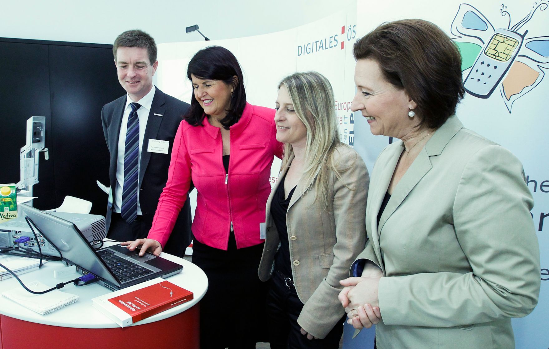 Am 26. M&auml;rz 2012 er&ouml;ffnete Bundesministerin Gabriele Heinisch-Hosek das "1. Dialogforum des Reformdialogs &Ouml;sterreich, Salzburg".
