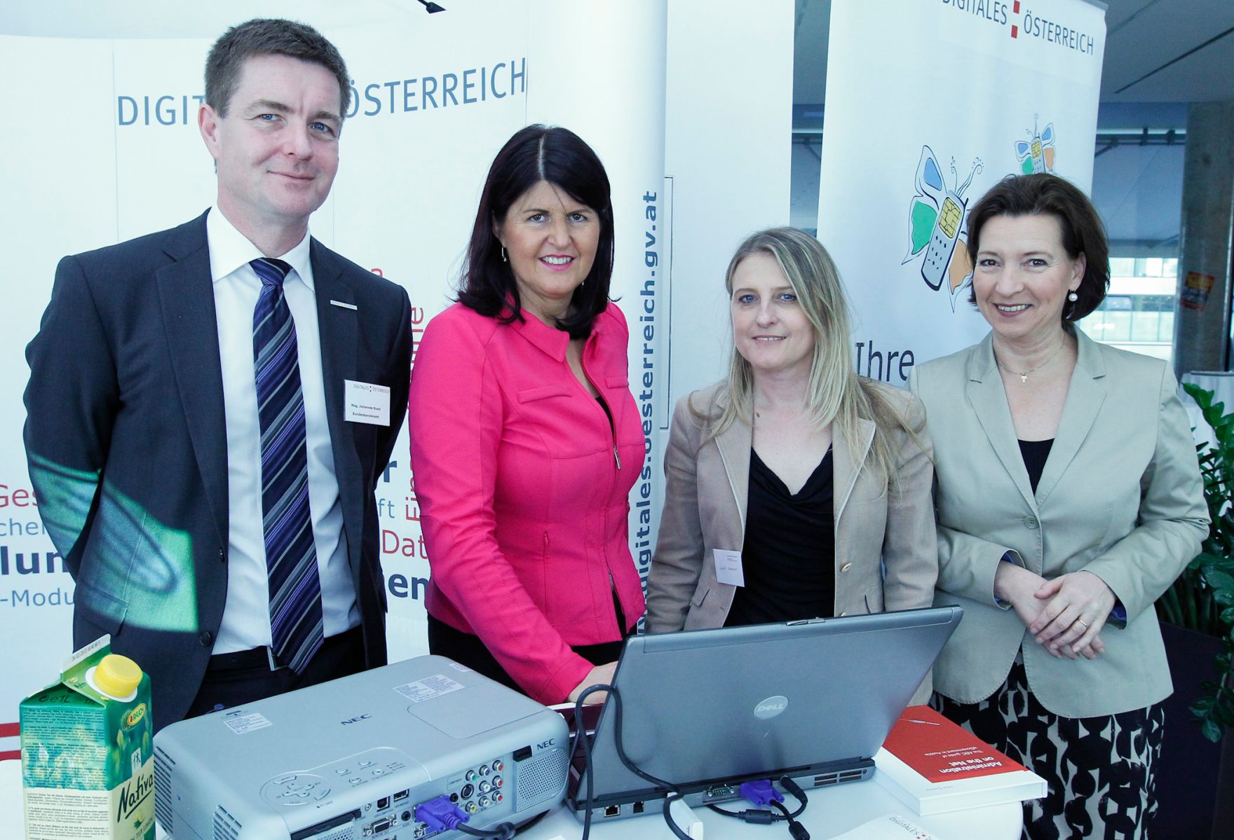 Am 26. M&auml;rz 2012 er&ouml;ffnete Bundesministerin Gabriele Heinisch-Hosek das "1. Dialogforum des Reformdialogs &Ouml;sterreich, Salzburg".